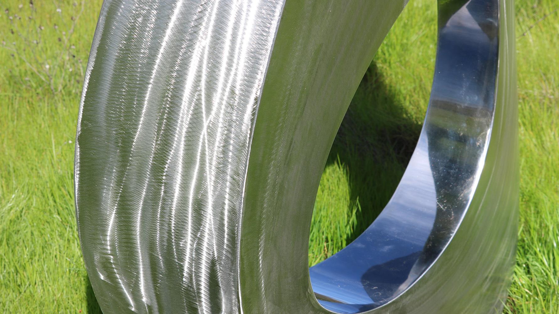 Re-Invention aus Edelstahl – interaktive minimalistische Skulptur von Ivan McLean im Angebot 4
