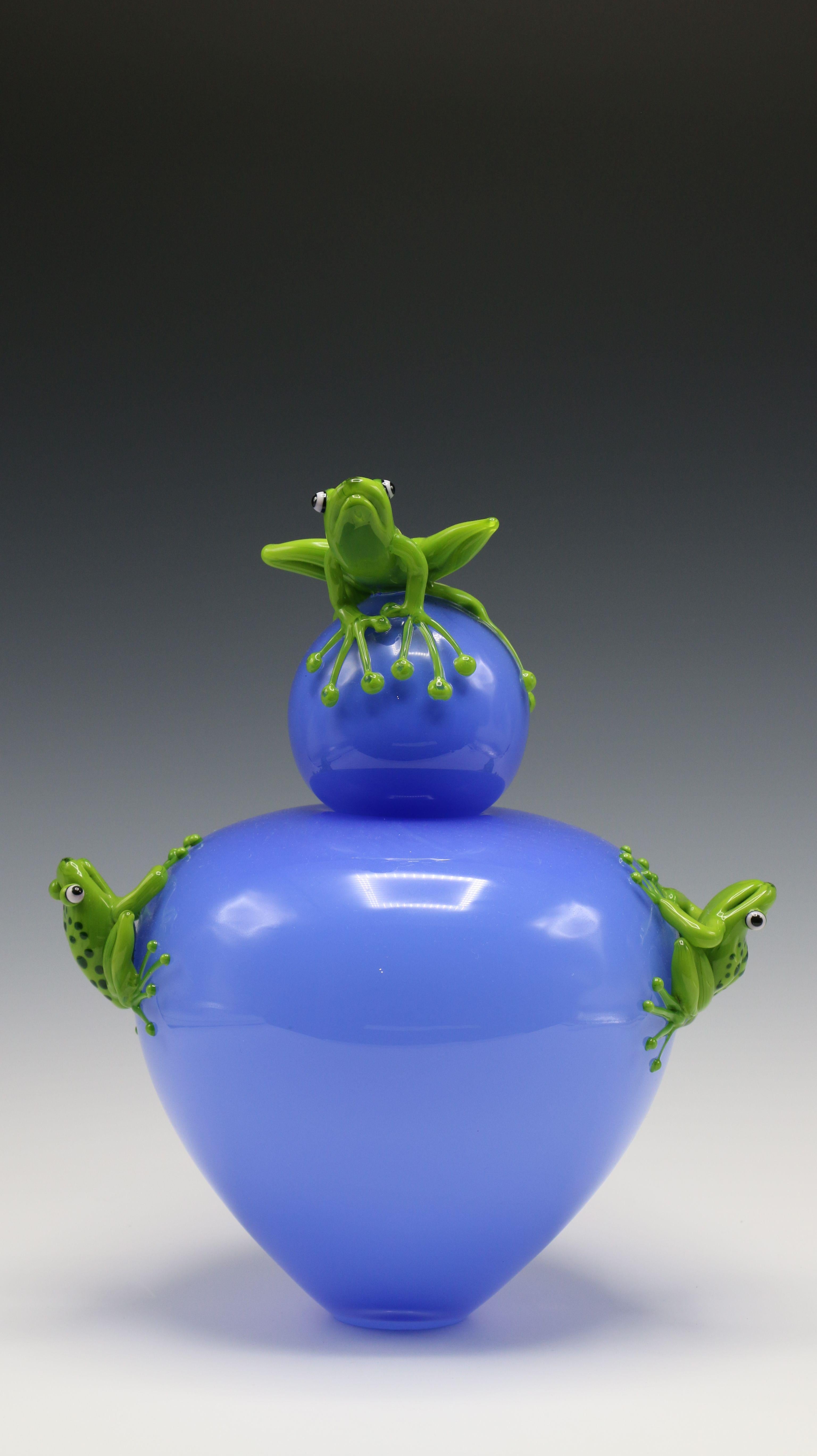 Frosch-Vase – Sculpture von Joe Peters and Peter Muller