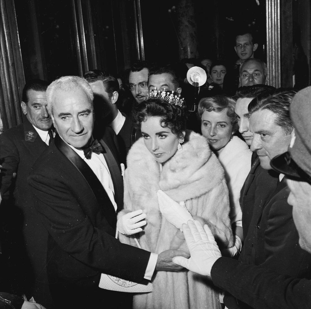 Liz in Furs, 1957 - Getty Archive, 20th Century Photography, Elizabeth Taylor