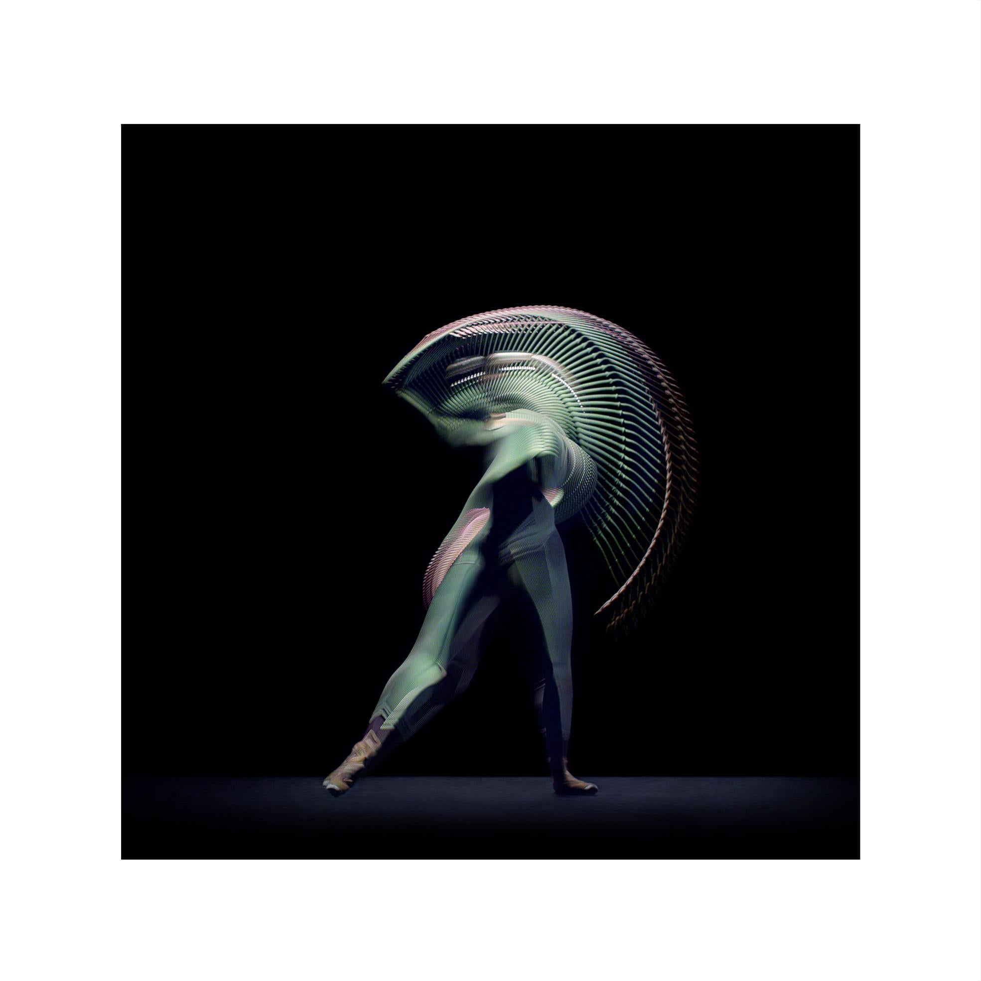 Danseurs abstraits, vert 5, 2019 par Giles Revell - Photographie, imprimé, ballet