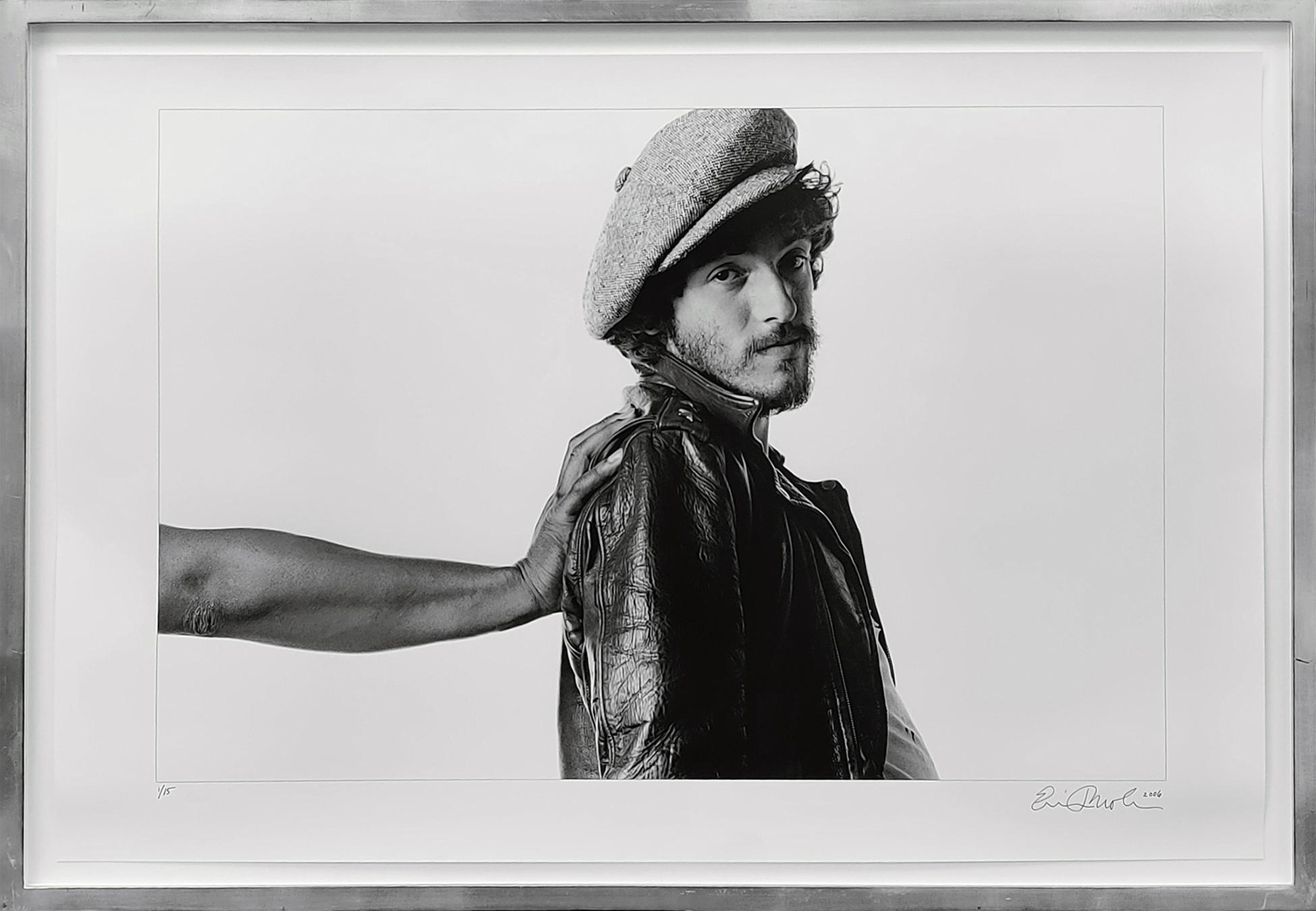 Eric Meola Black and White Photograph – HELPING HAND, I (BRUCE SPRINGSTEEN)
