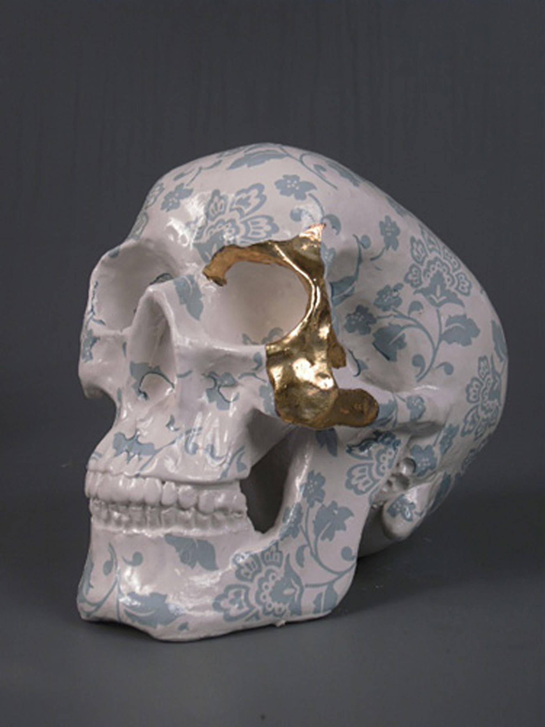 Pierre Williams Figurative Sculpture - Floral Skull - light blue