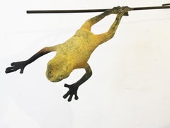 Dardos giallo - scultura animale contemporanea, bronzo, patina e ferro, 21° secolo.