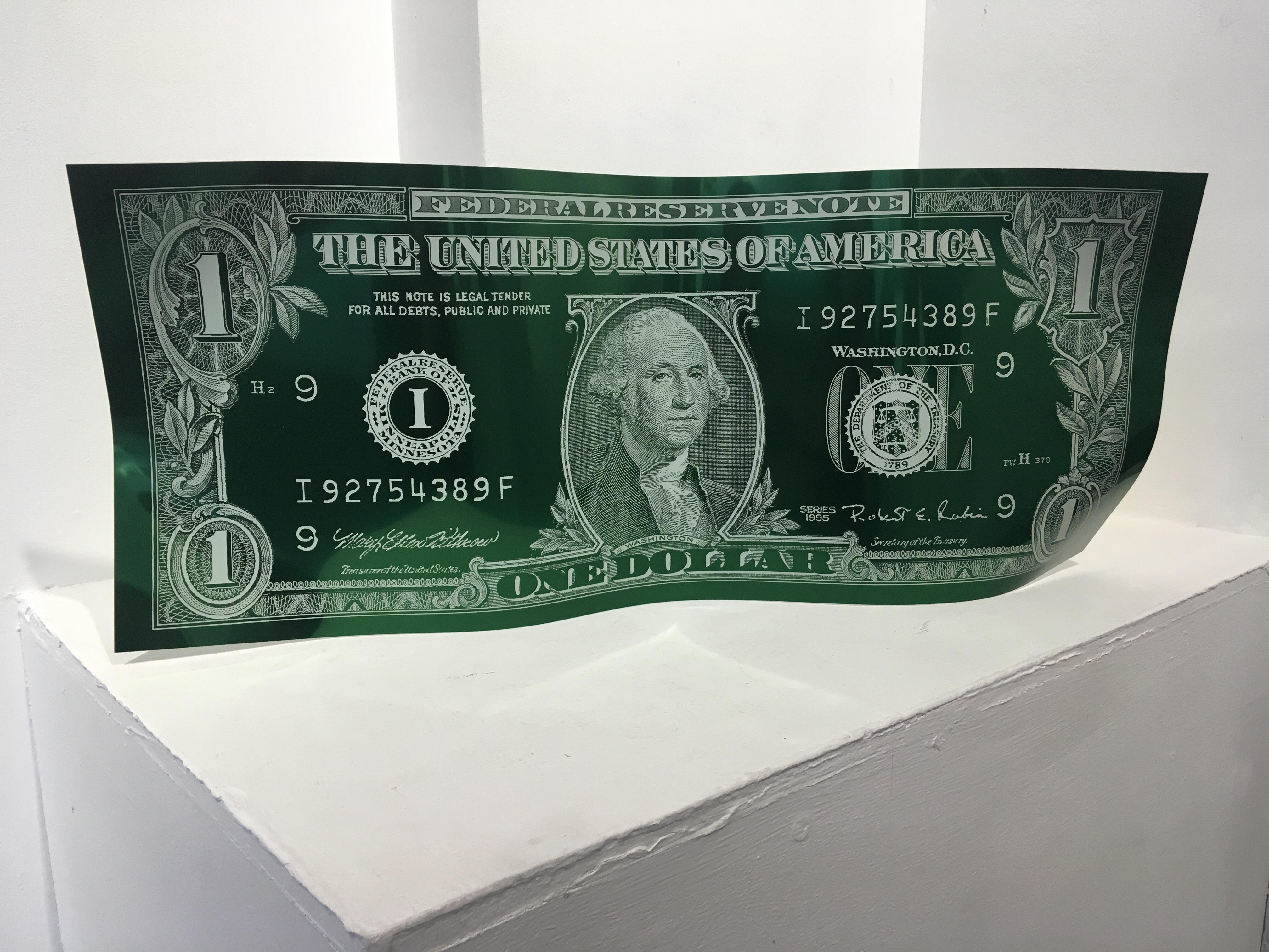 Dollar Bill Green - gravierte Skulptur aus poliertem:: eloxiertem Aluminium (Zeitgenössisch), Sculpture, von Karl Lagasse