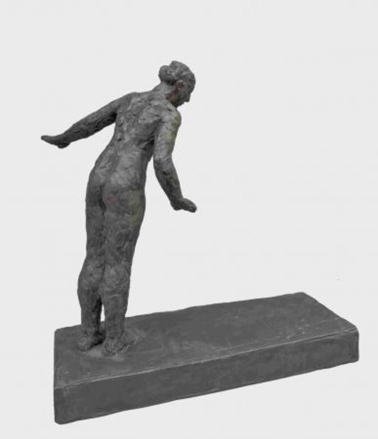 Sculpture contemporaine de figure féminine Dry Land en bronze et résine graphite - Or Figurative Sculpture par Manny Woodard