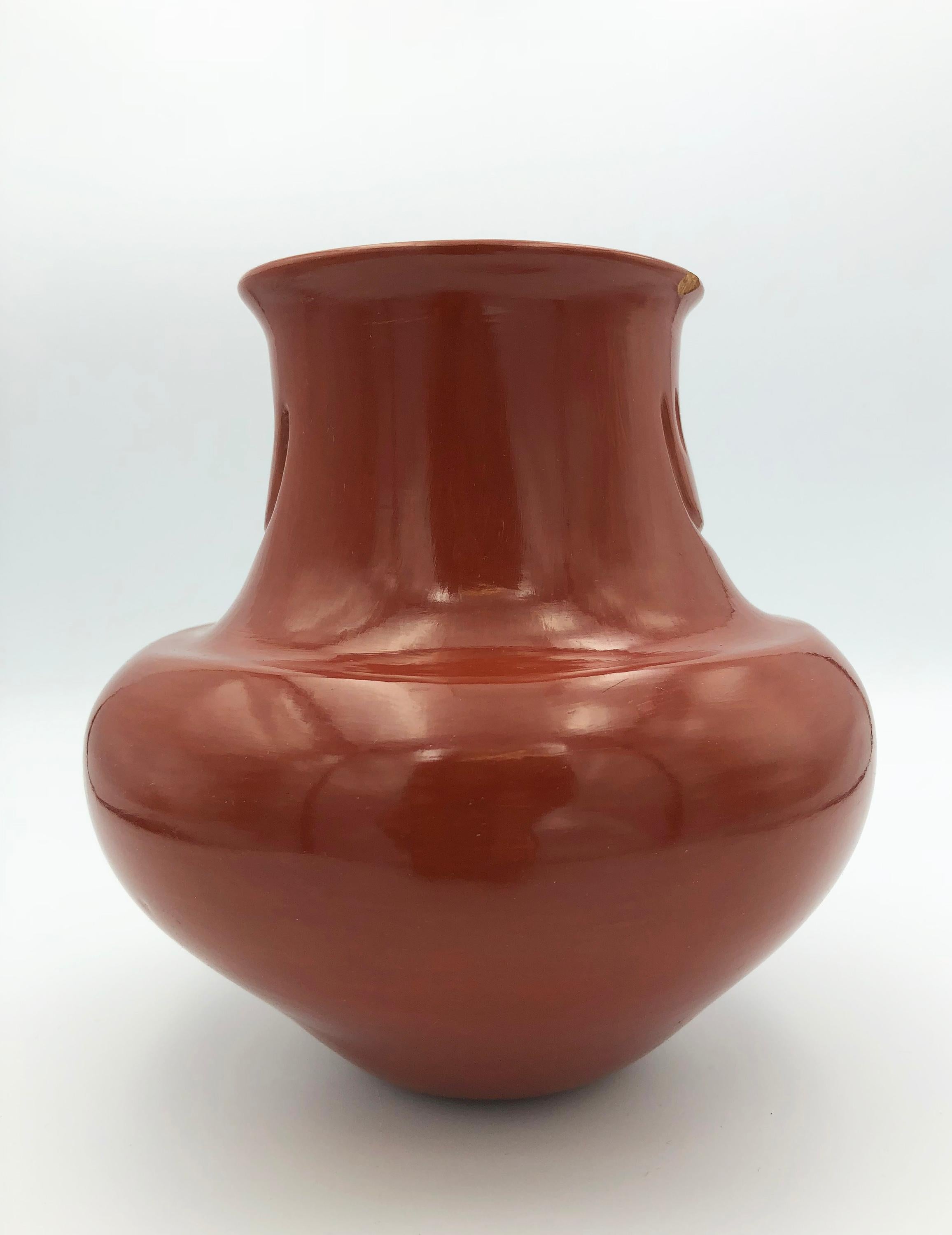 Poterie de Santa Clara Pueblo, pot en faïence rouge en vente 1