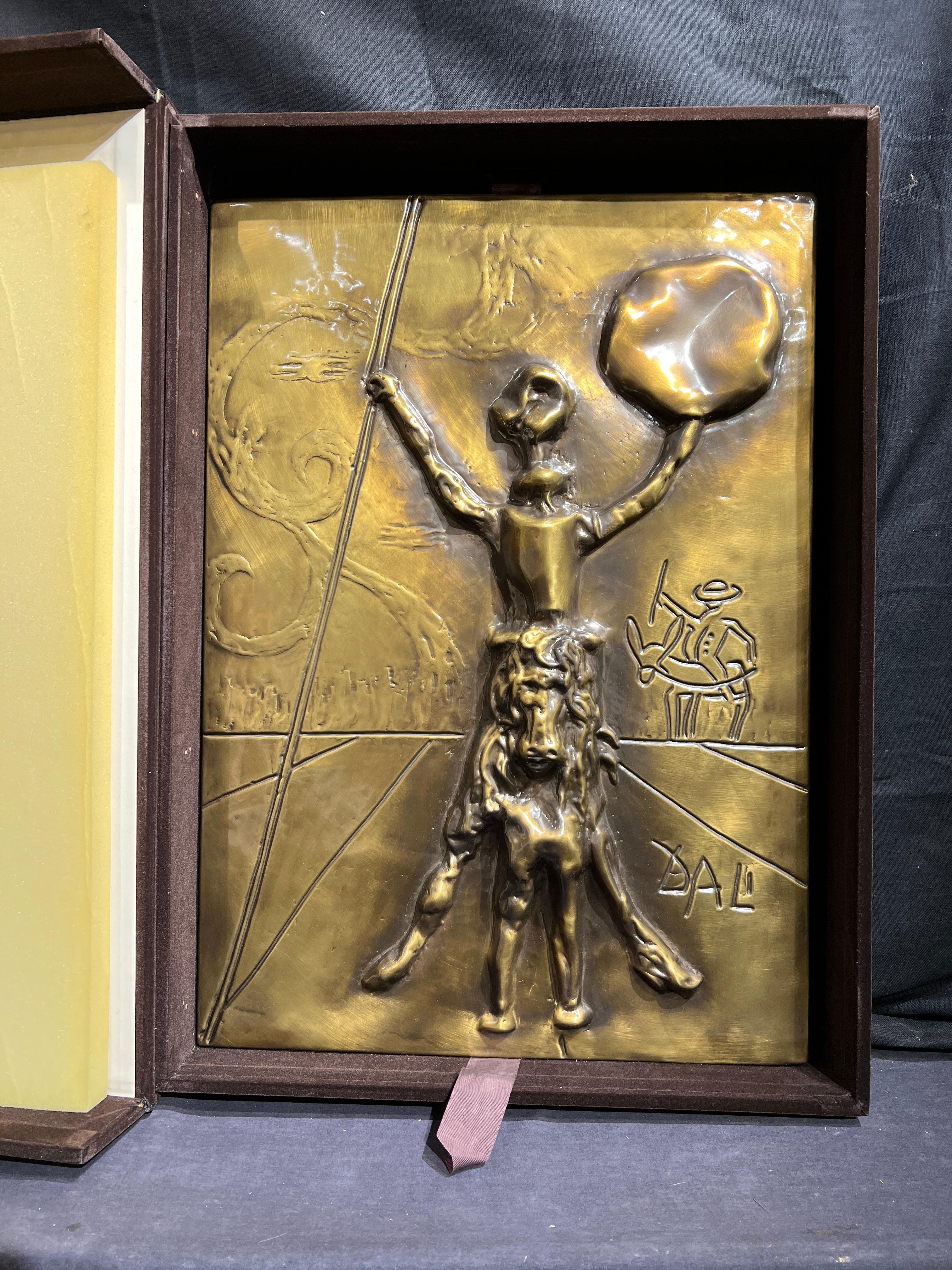 Don Quixote bas-relief en velours dans sa boîte d'origine en vente 3