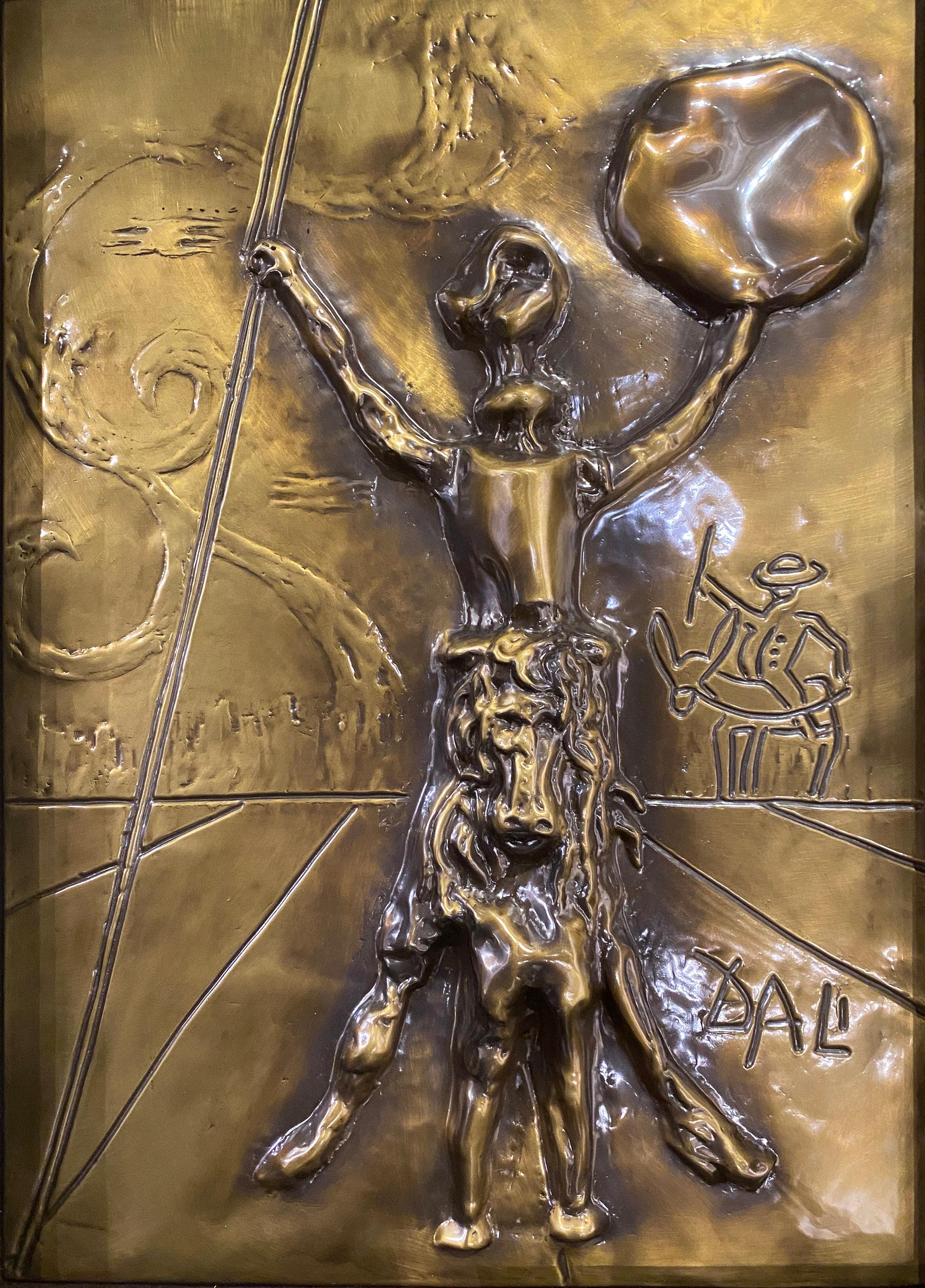 Figurative Sculpture Salvador Dalí - Don Quixote bas-relief en velours dans sa boîte d'origine