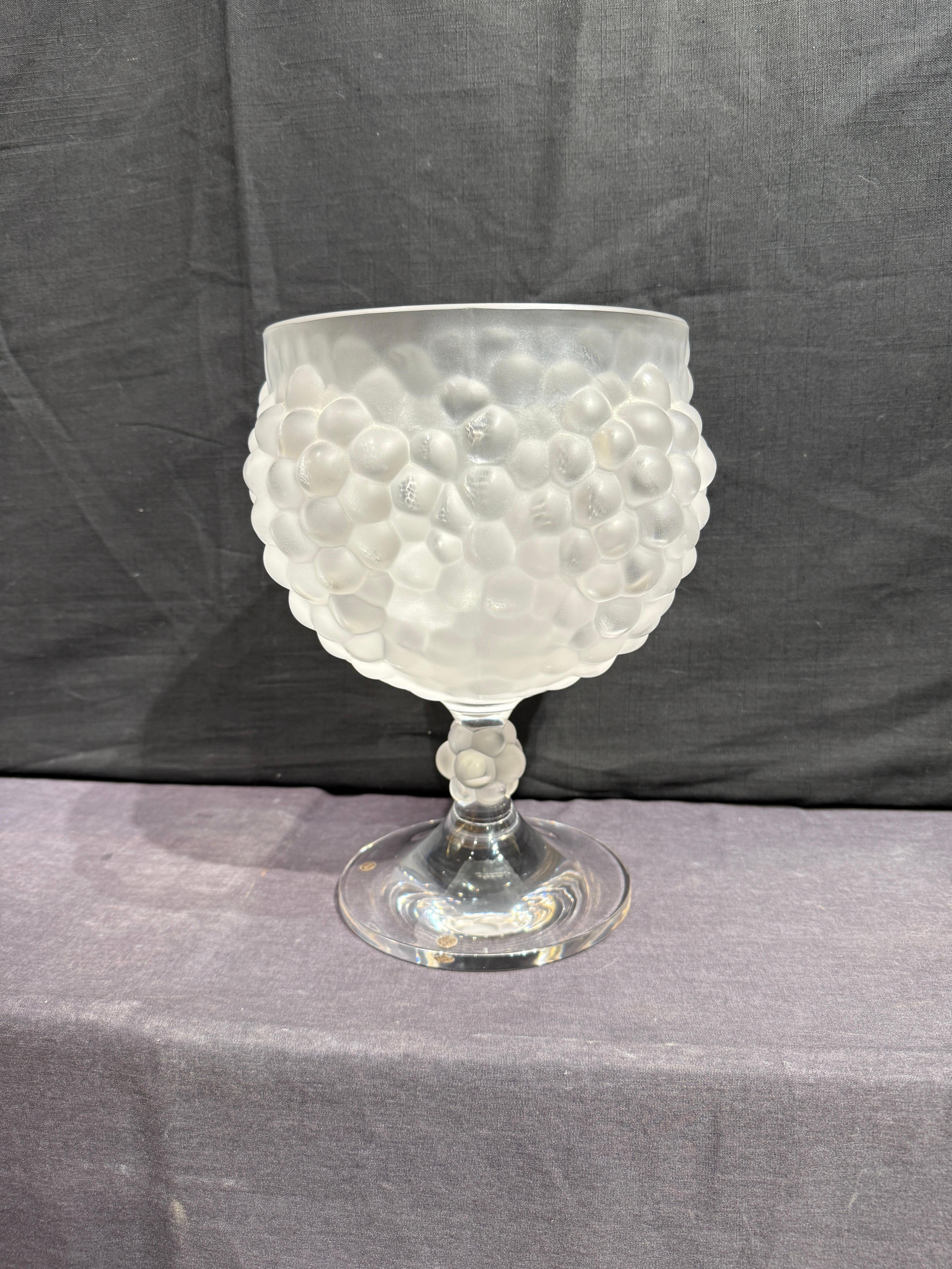 Antilles Frosted Grape Cluster Bowl - Gray Still-Life Sculpture by René Lalique