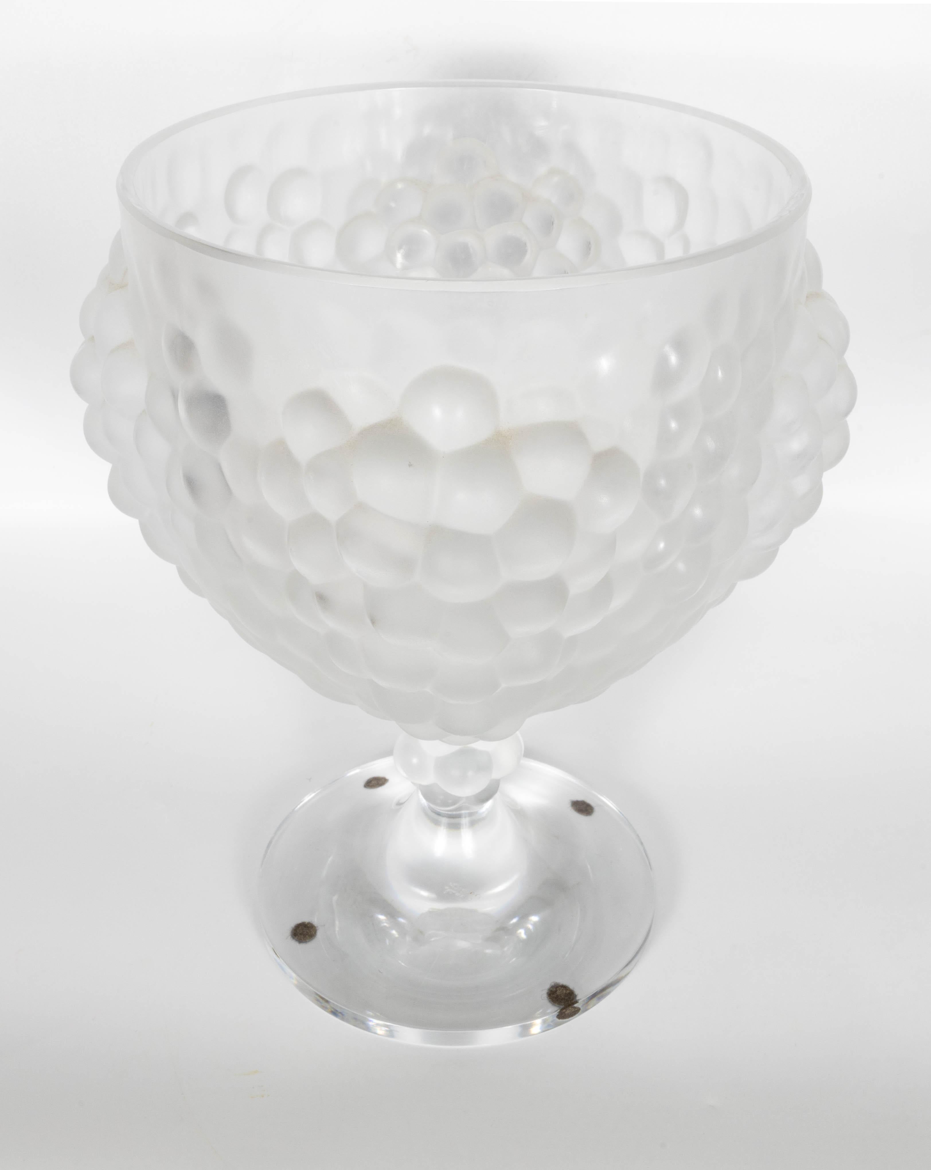 Antilles Frosted Grape Cluster Bowl - Sculpture by René Lalique