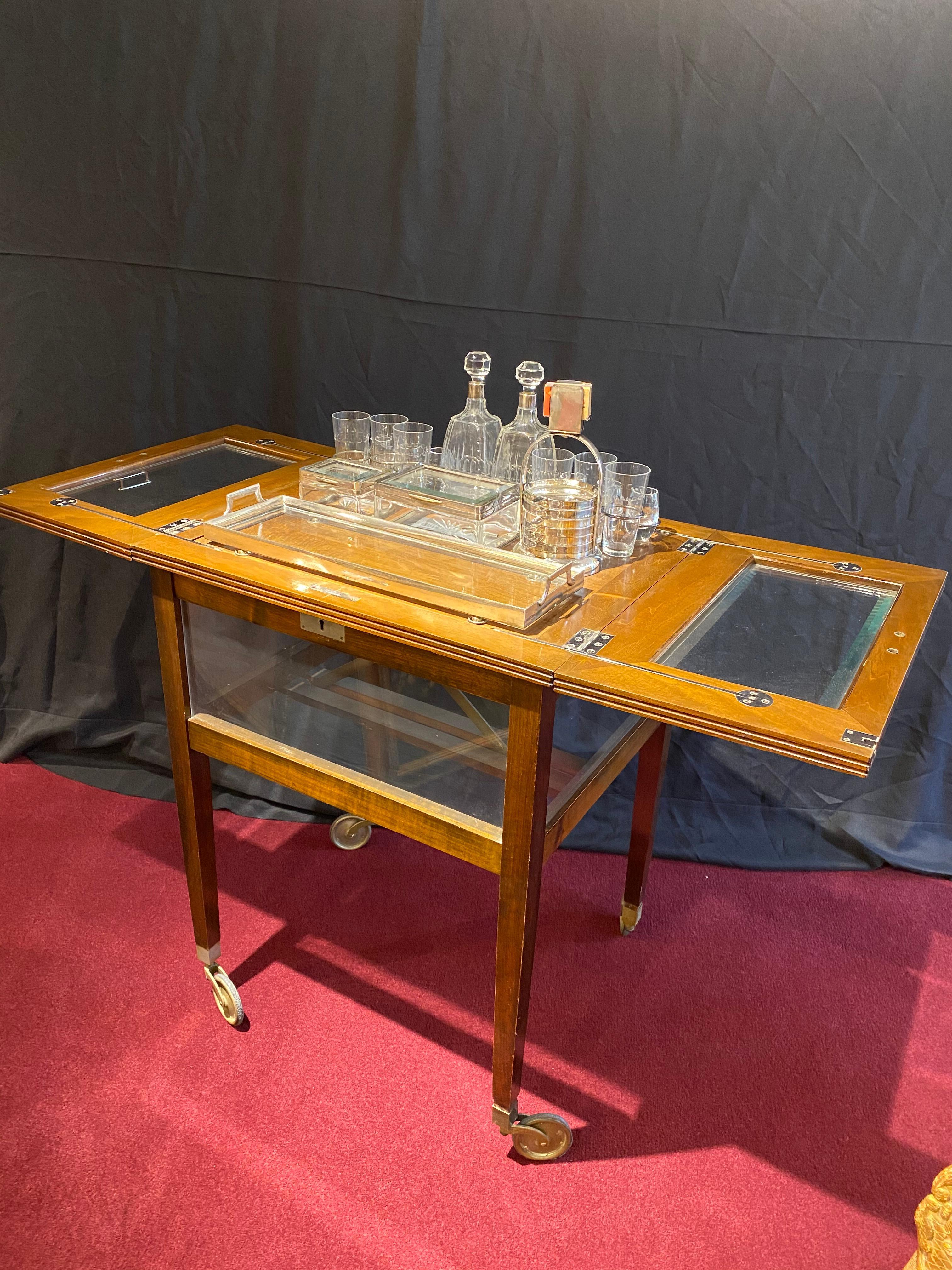 Meuble de rangement mécanique pour boissons et fumeurs de style George III (convert à la table) en vente 3