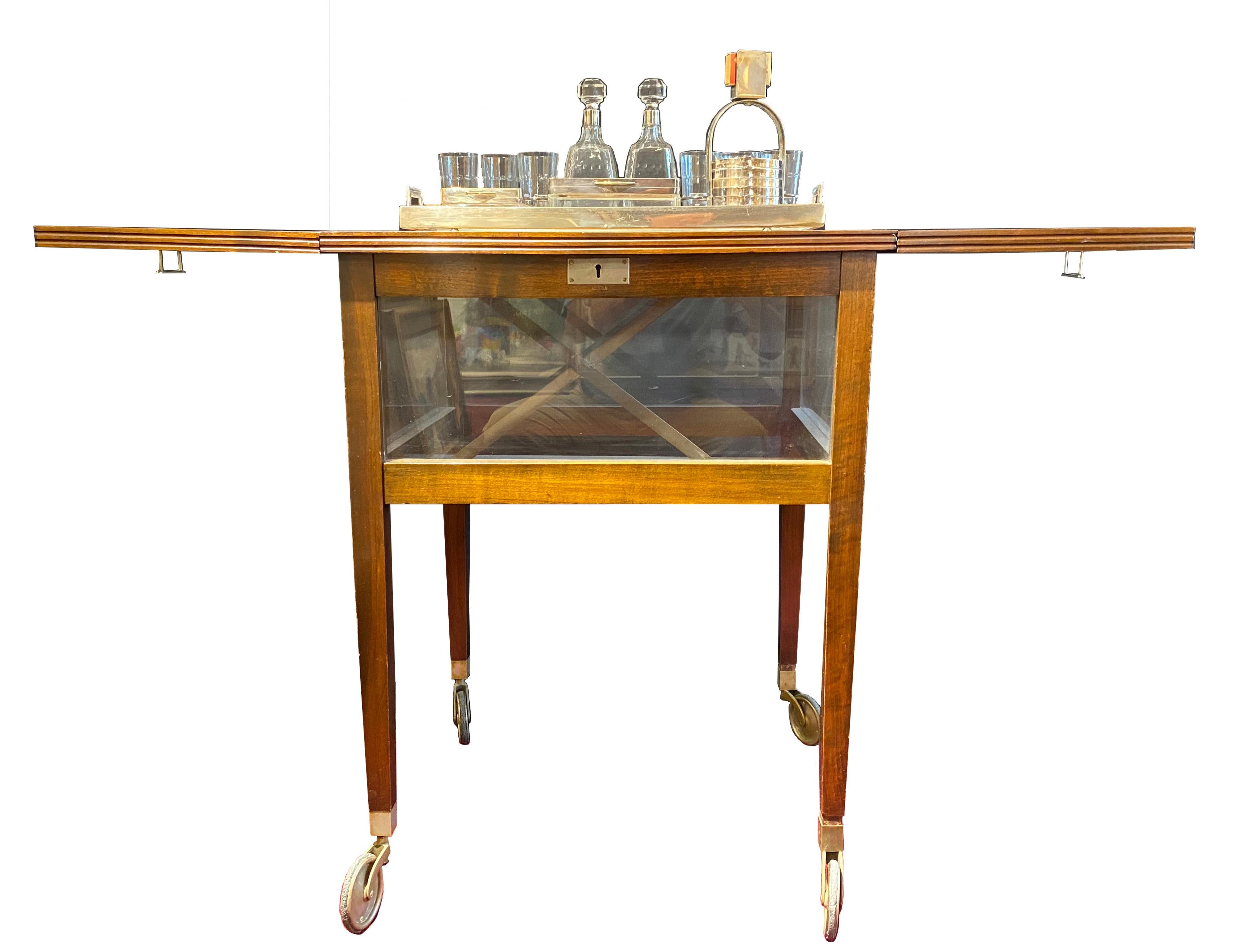 Meuble de rangement mécanique pour boissons et fumeurs de style George III (convert à la table)