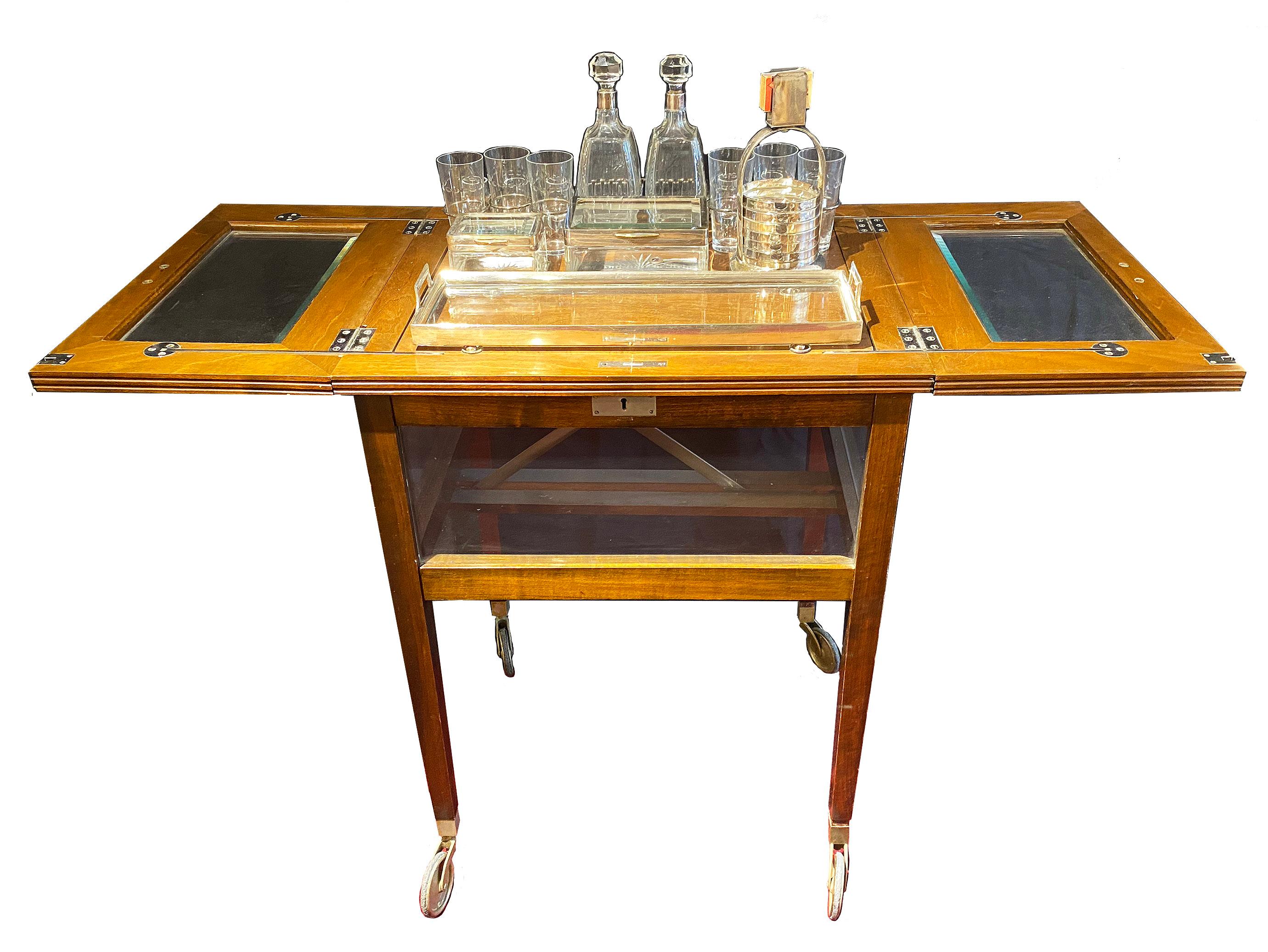 Meuble de rangement mécanique pour boissons et fumeurs de style George III (convert à la table) en vente 2
