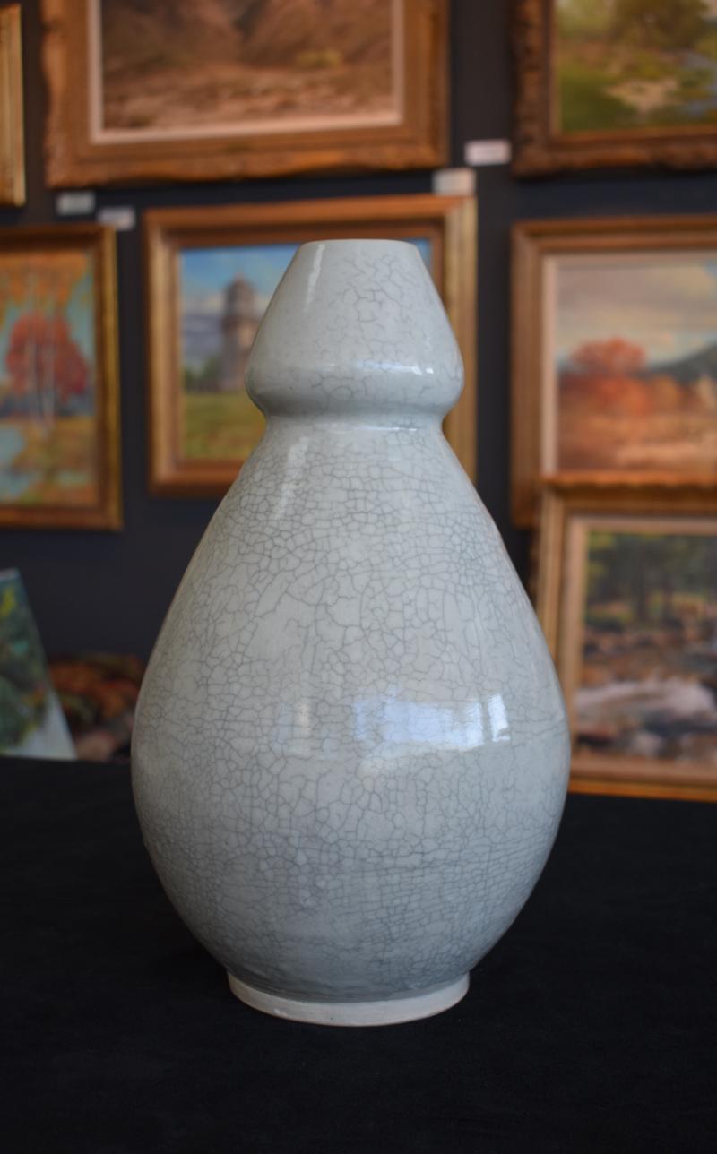 Harding Black
San Antonio (1912 - 2004)
Énorme vase craquelé lourd 1985
Hauteur 14''
Largeur la plus large 8