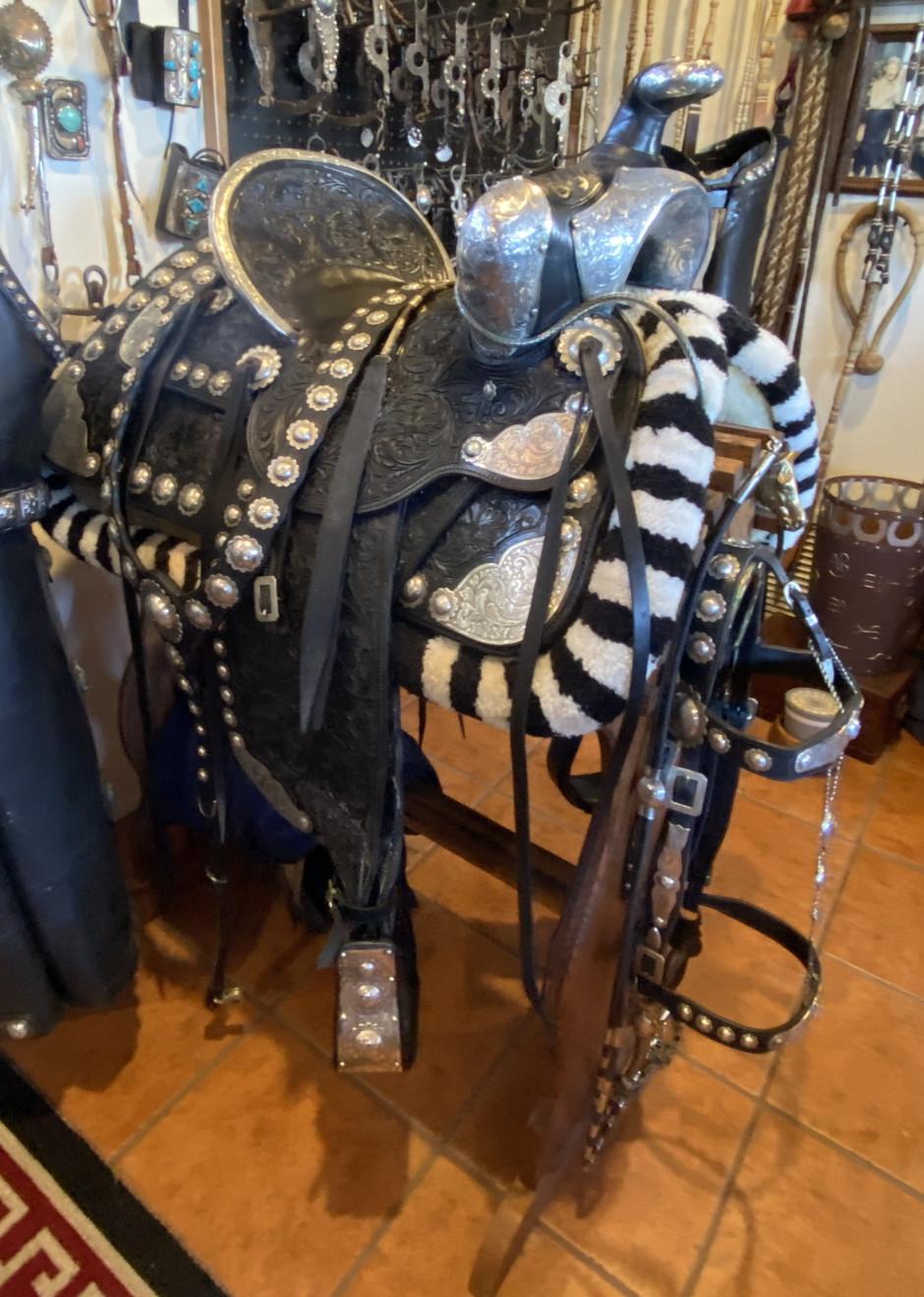 EDWARD BOHLIN 1920s-1930s SILVER ART PARADE SADDLE HOLLYWOOD WESTERN ARTIST VAIL - Noir Figurative Sculpture par Edward H. Bohlin