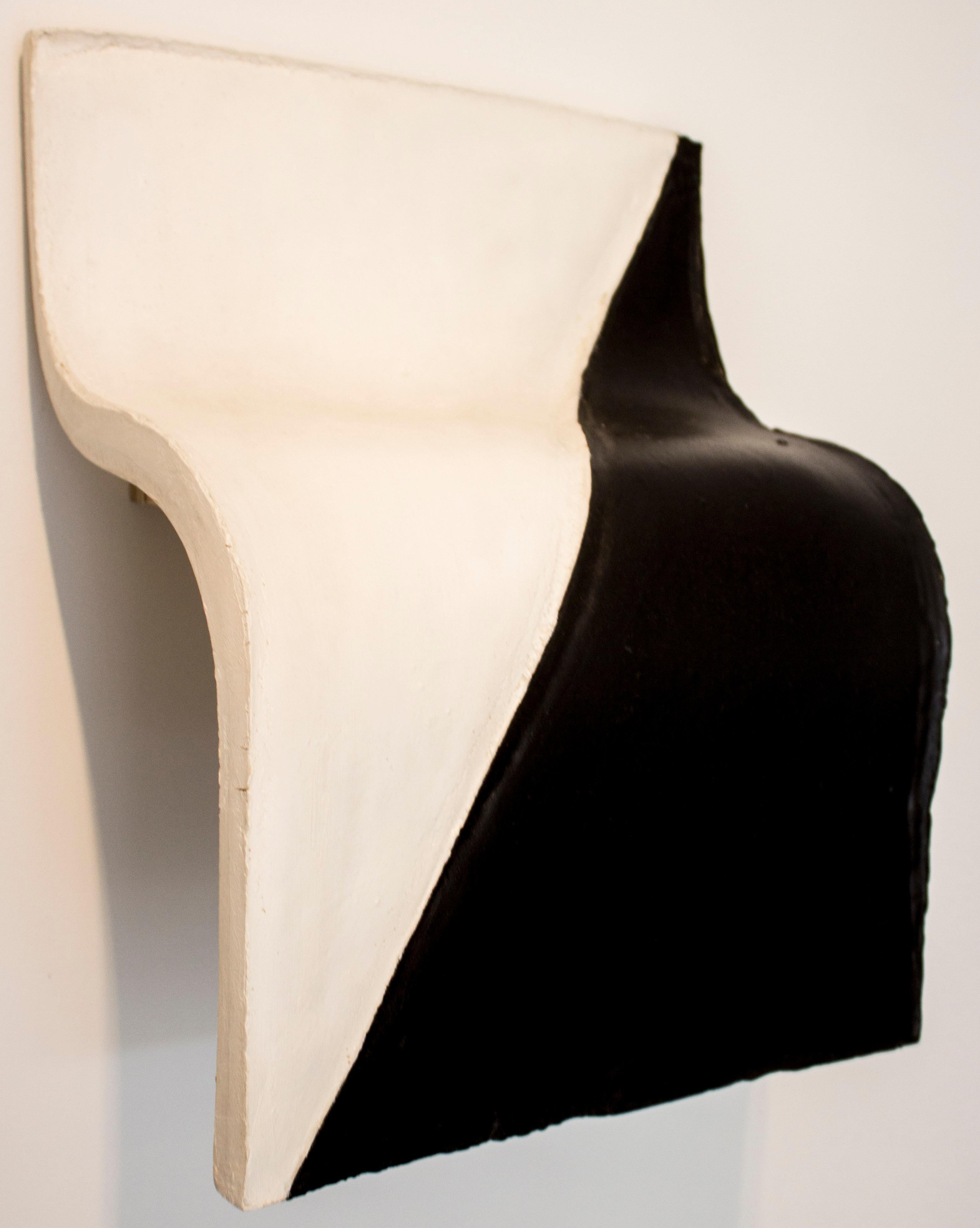 Eduardo Costa Abstract Painting - Bicromo blando blanco y negro en diagonal