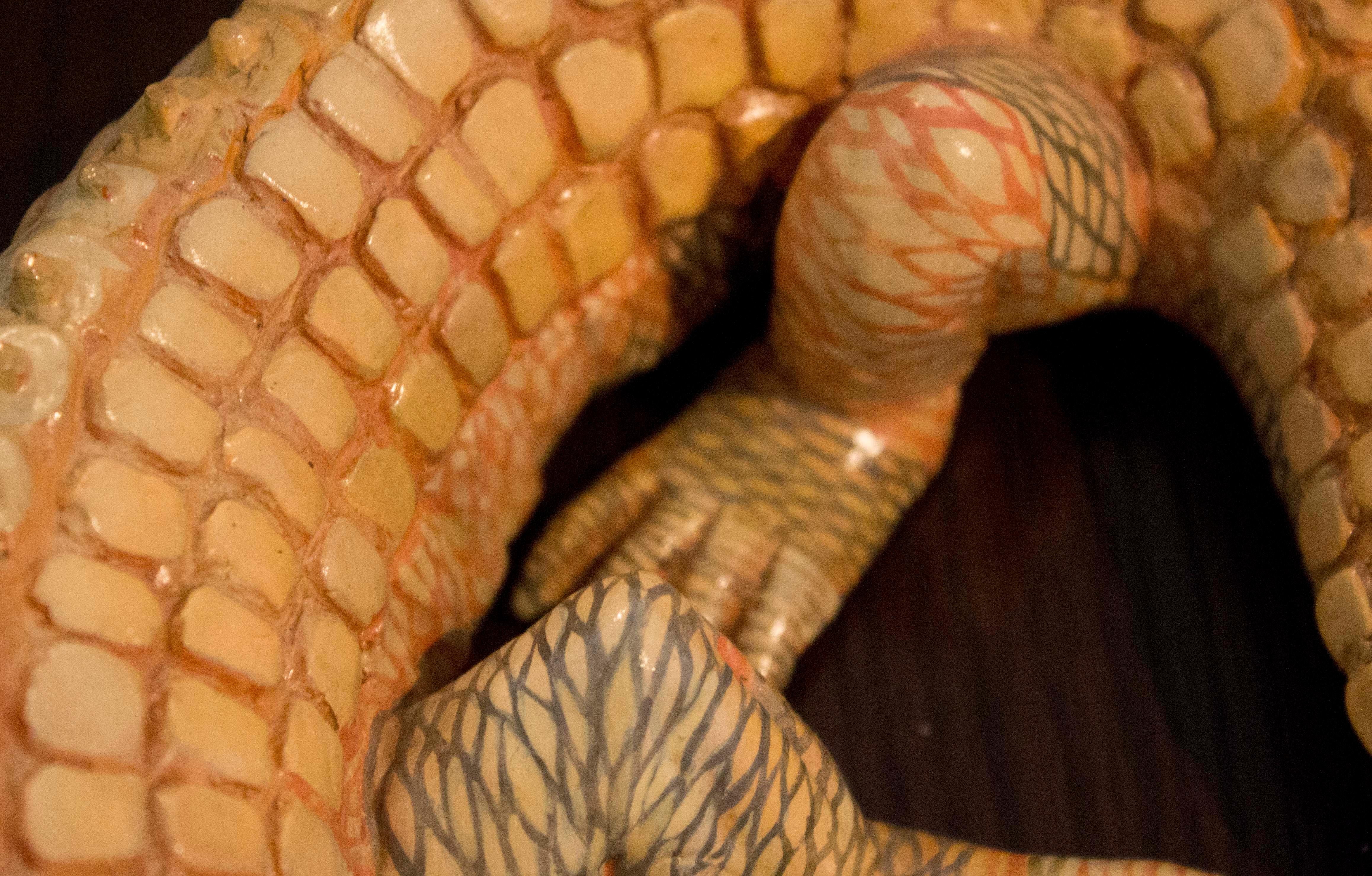 monstruo américain Caimn - Sculpture de Nadín Ospina