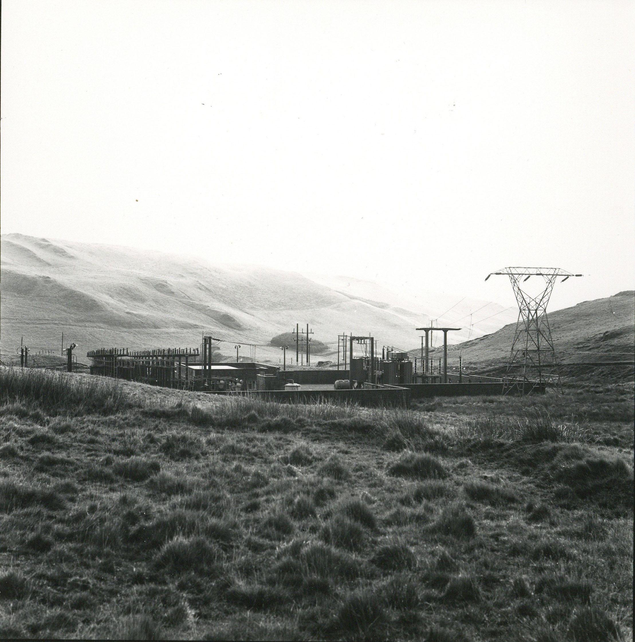 Photographie gélatino-argentique Rosemary Ellis Power Station pour livre Pipes and Wires 