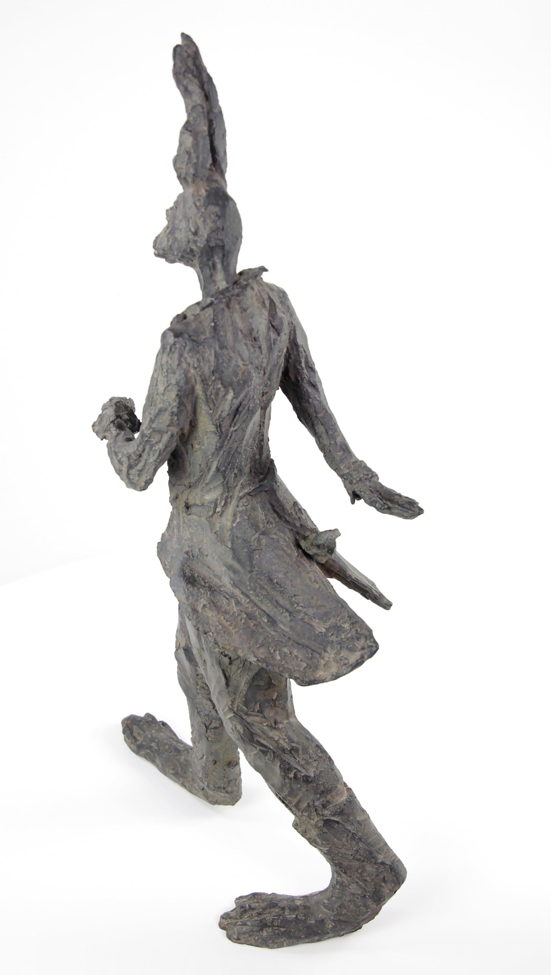Lièvre à pied de Cécile Raynal - Sculpture animalière fantastique, bronze en vente 2