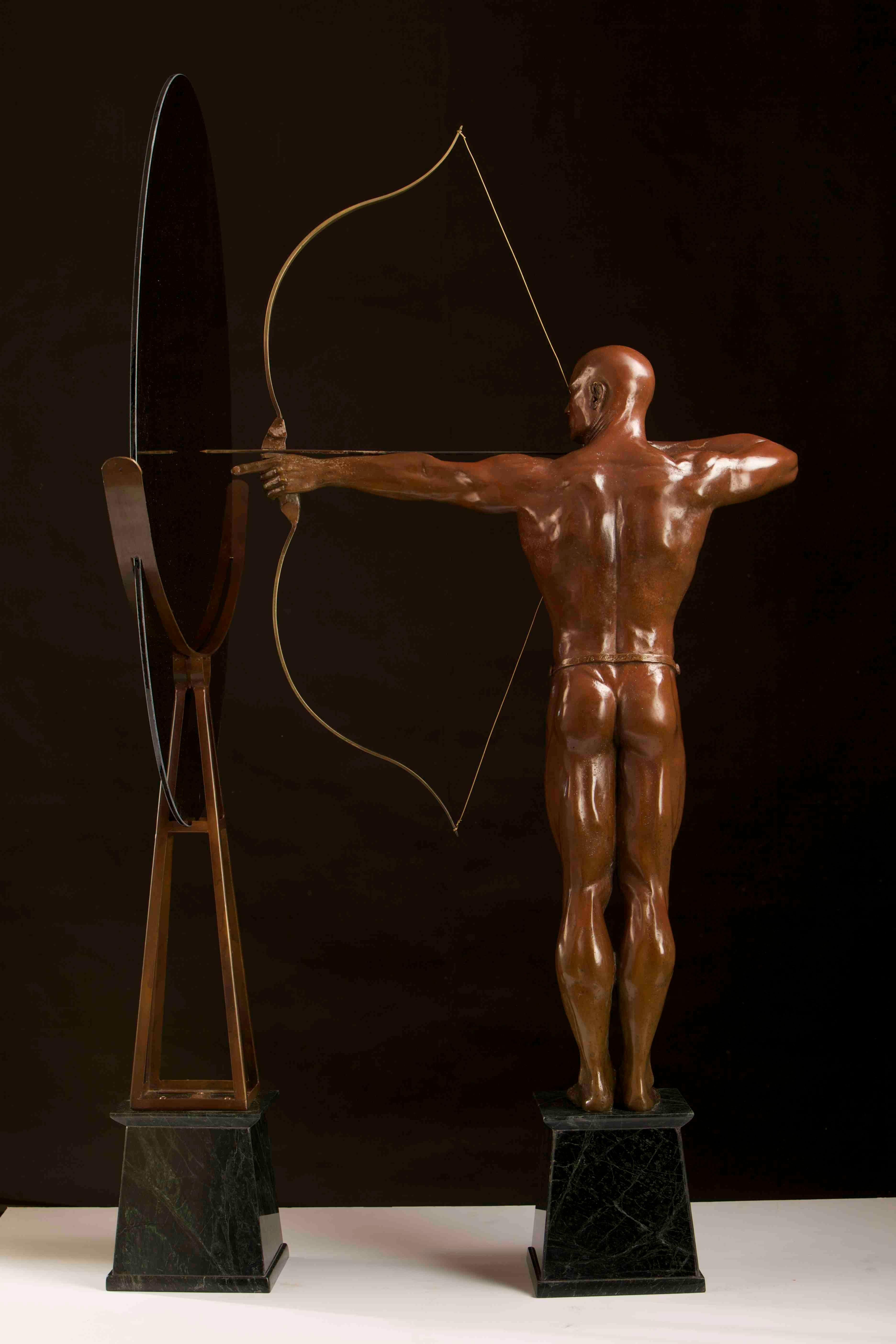 Zweck: Der Bogenschütz von Walter P Brenner - männliche Figur Bronzeskulptur, Allegory (Gold), Figurative Sculpture, von Walter Peter Brenner