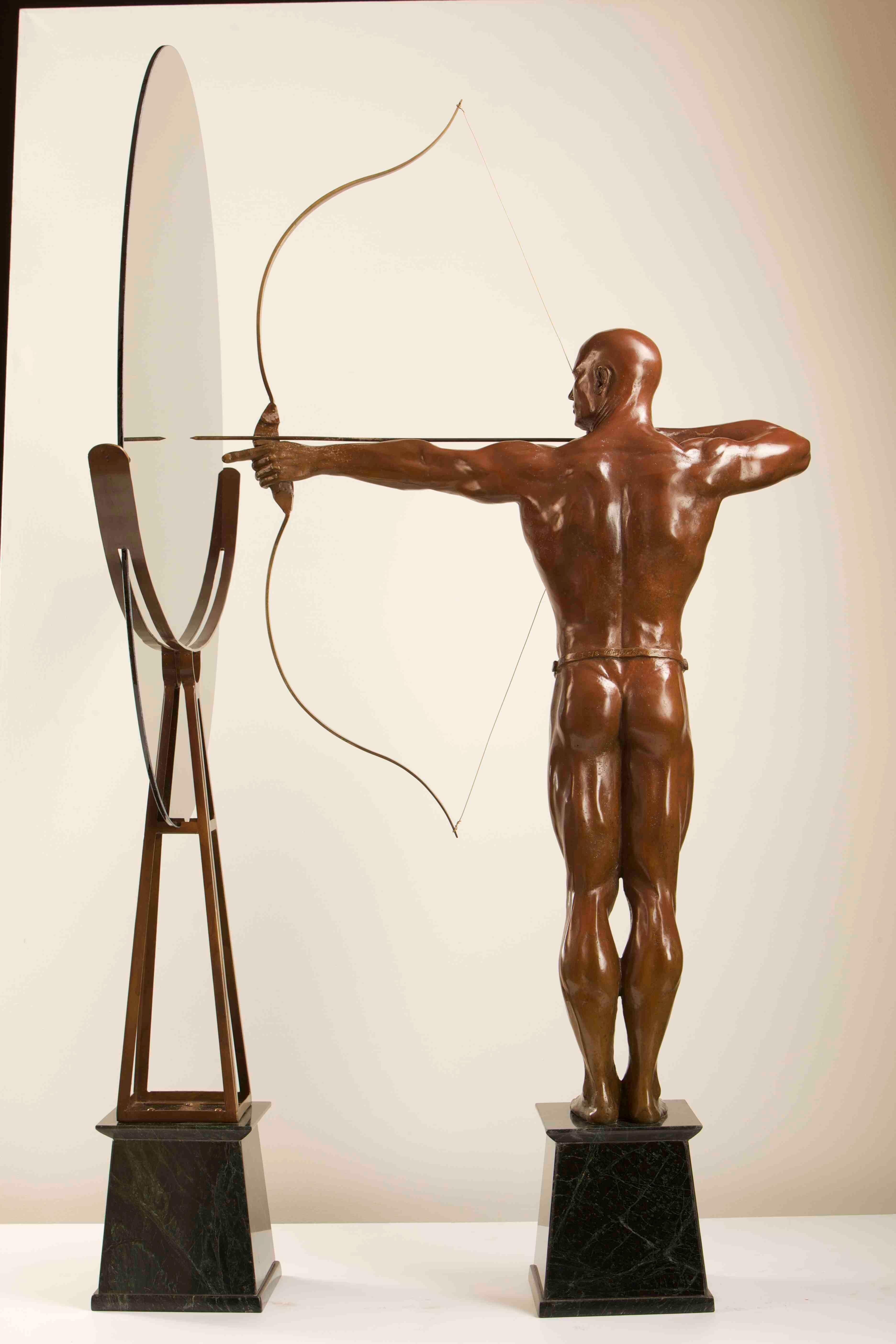 Zweck: Der Bogenschütz von Walter P Brenner - männliche Figur Bronzeskulptur, Allegory – Sculpture von Walter Peter Brenner