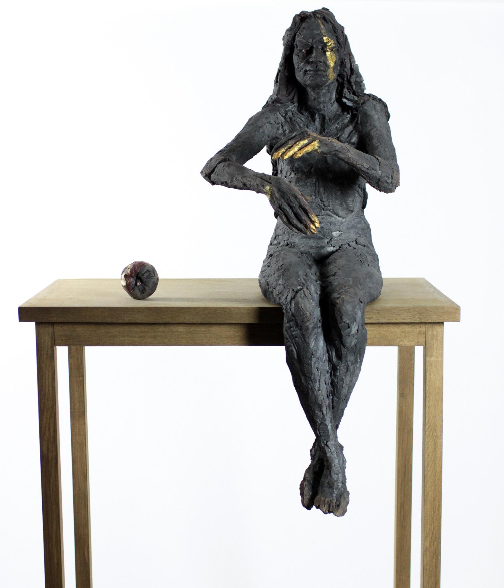 Cécile Raynal Figurative Sculpture - La Sorcière (avec Mathilde) - Female Portrait, Ceramic Sculpture