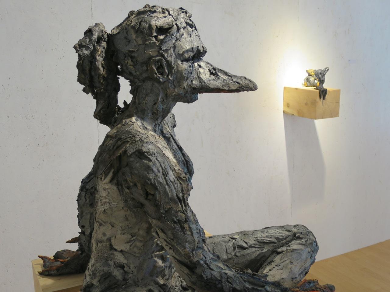 Je me cygnerai (avec Luna) - Portrait de femme, sculpture en céramique - Contemporain Sculpture par Cécile Raynal
