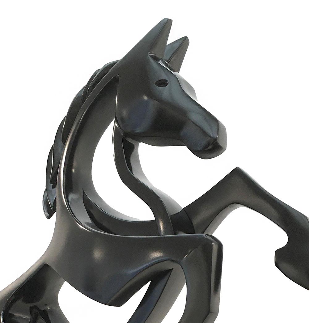 Rearing Horse von Eric Valat - Tierskulptur, Polyester im Angebot 3