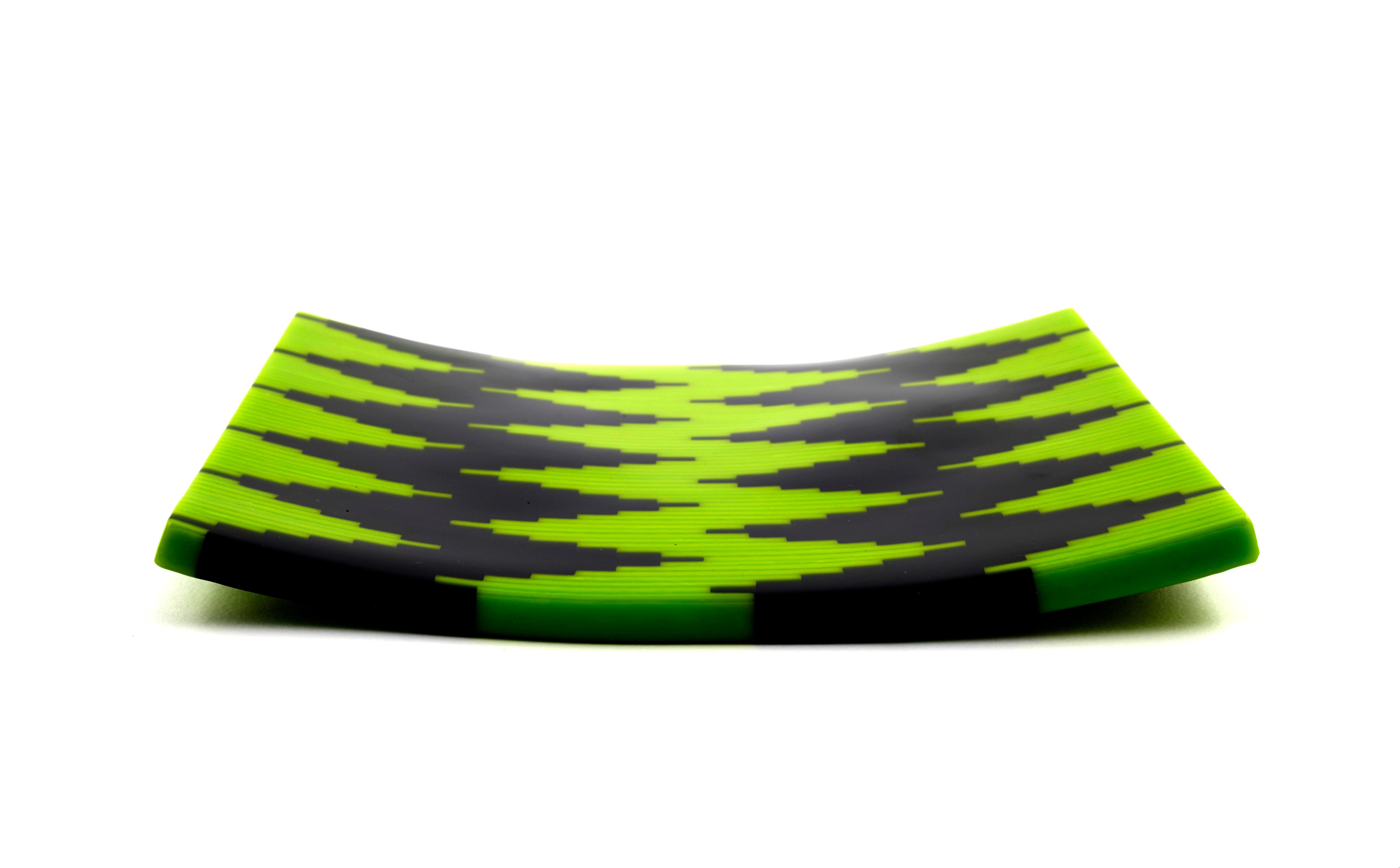 Modernist Abstract Art Objet - unique original artwork fused glass - lime green – Sculpture von Kim Gorman