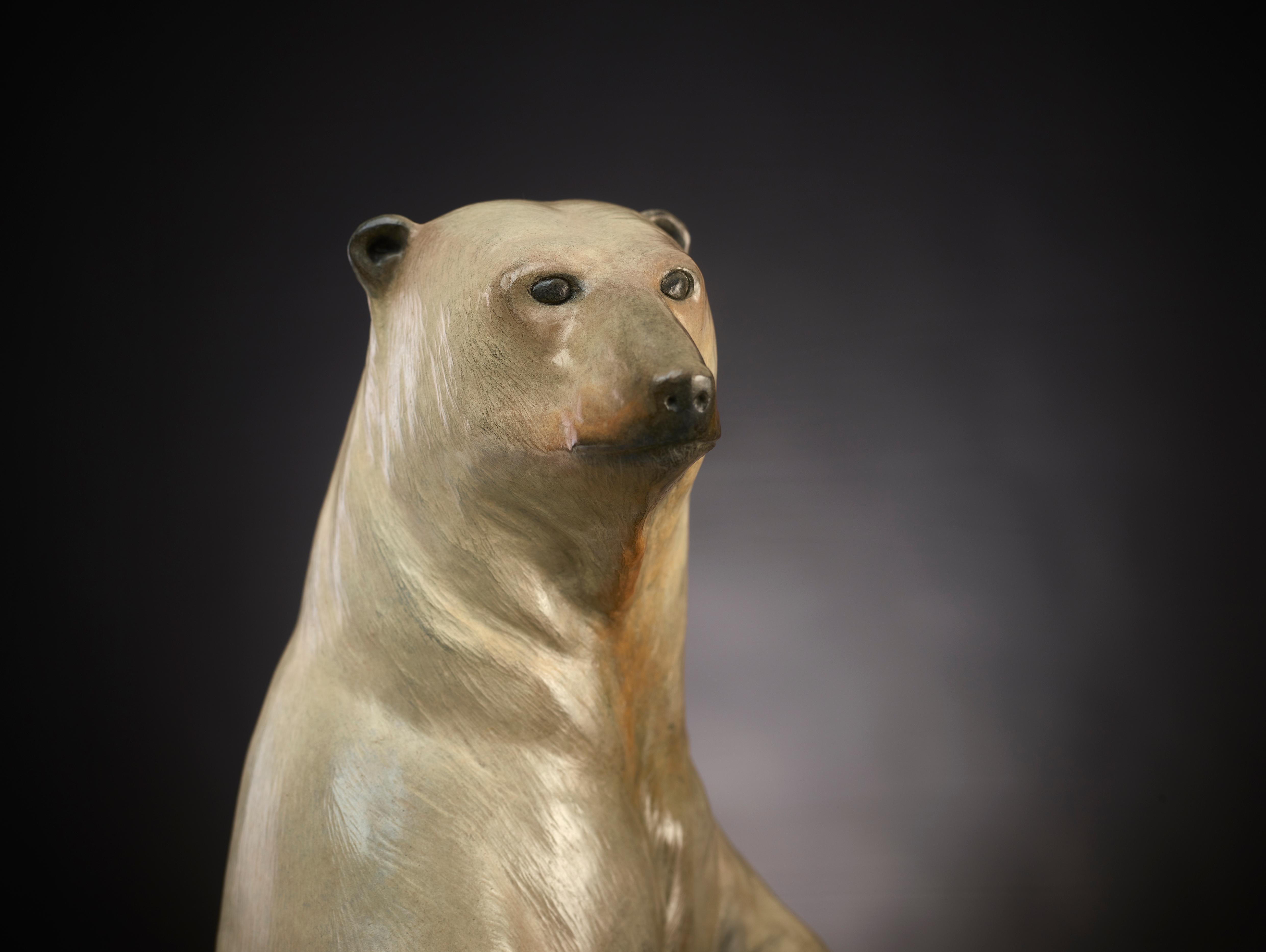 Sculpture contemporaine d'ours polaire en faune contemporaine Benji de Tobias Martin en vente 3