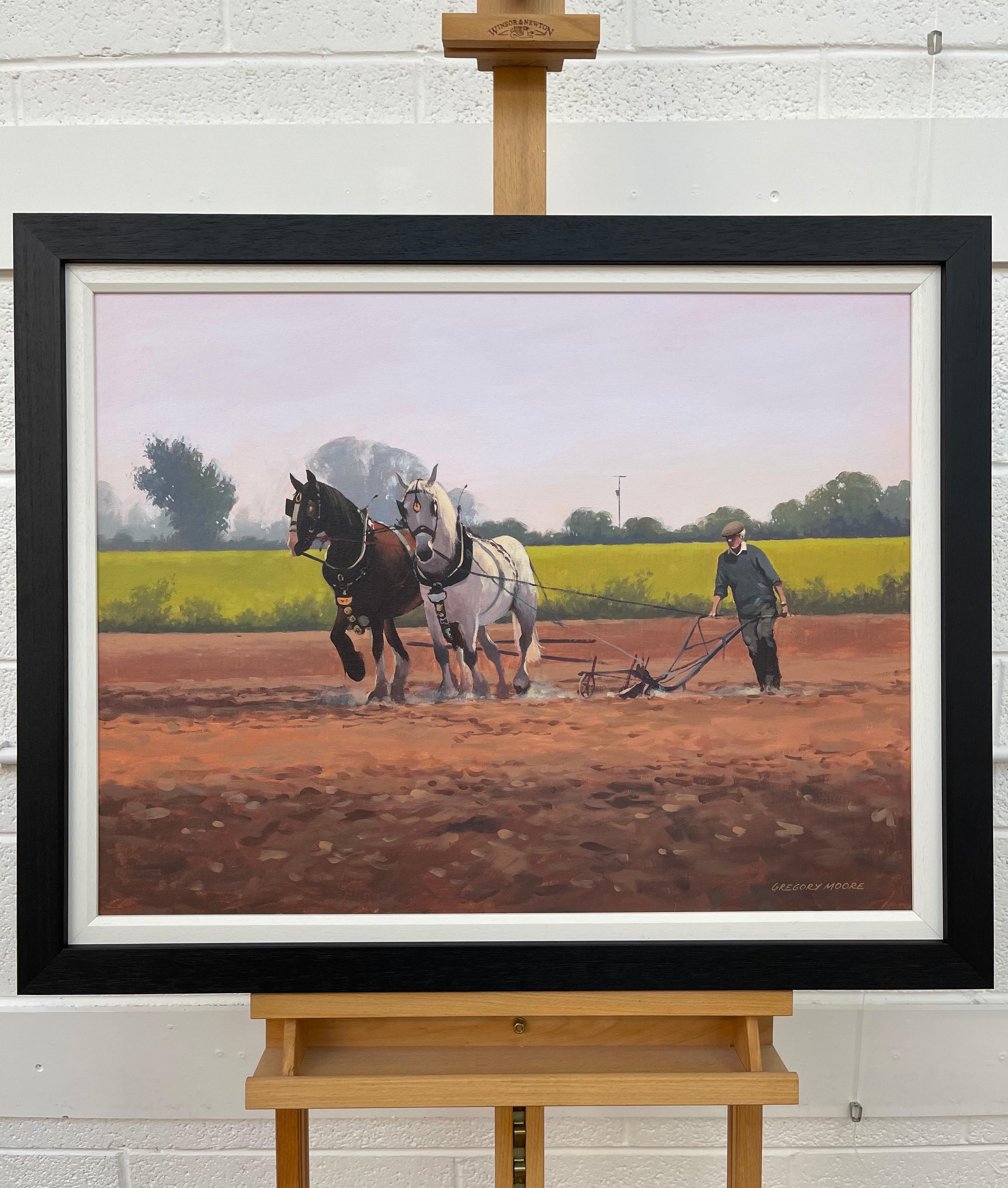 Pferde mit Bauern und Pferden auf dem Lande in Irland von zeitgenössischem irischen Künstler (Braun), Landscape Painting, von Gregory Moore