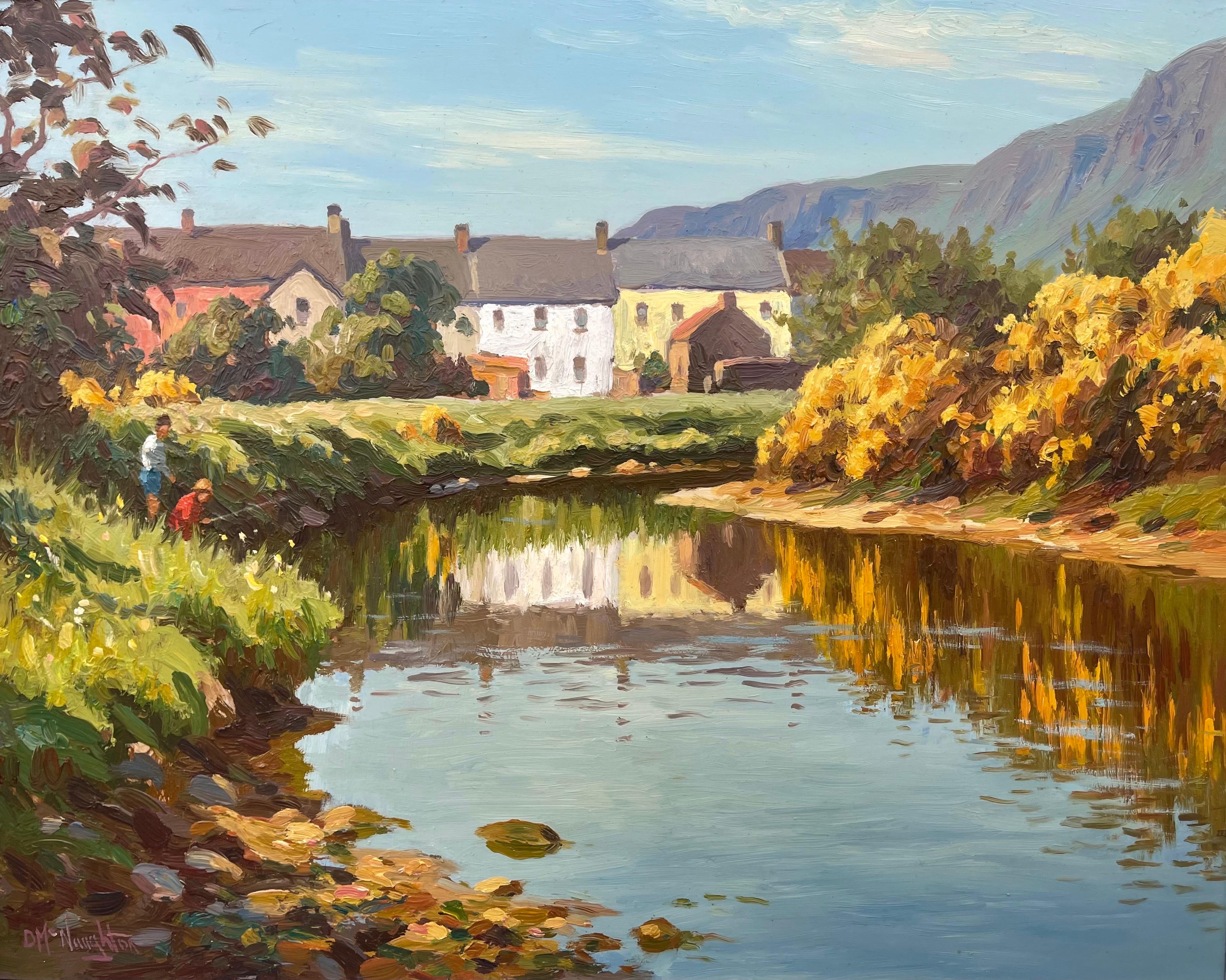 Fliegenfischer-Fluss-Szene in einem irischen Küstendorf von dem zeitgenössischen irischen Künstler Donal McNaughton.

Donal McNaughton wurde in den Glens of Antrim geboren, und da er sein Leben dort verbracht hat, dominieren der Ort und seine