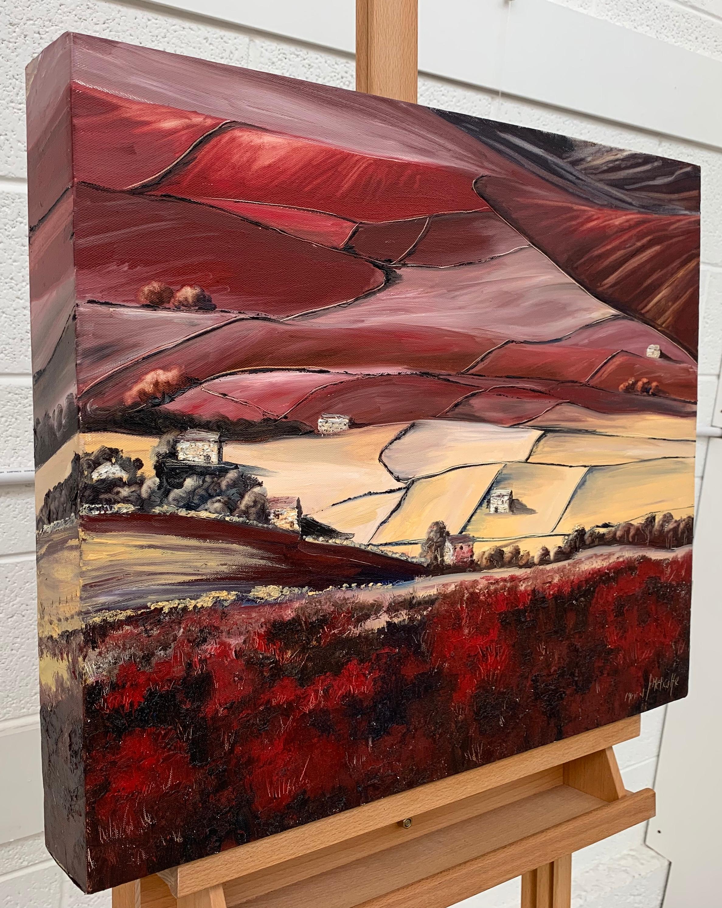 Abstrakte Landschaft in Rot, Ölgemälde der Yorkshire-Dälde des britischen Künstlers – Painting von Moira Metcalfe