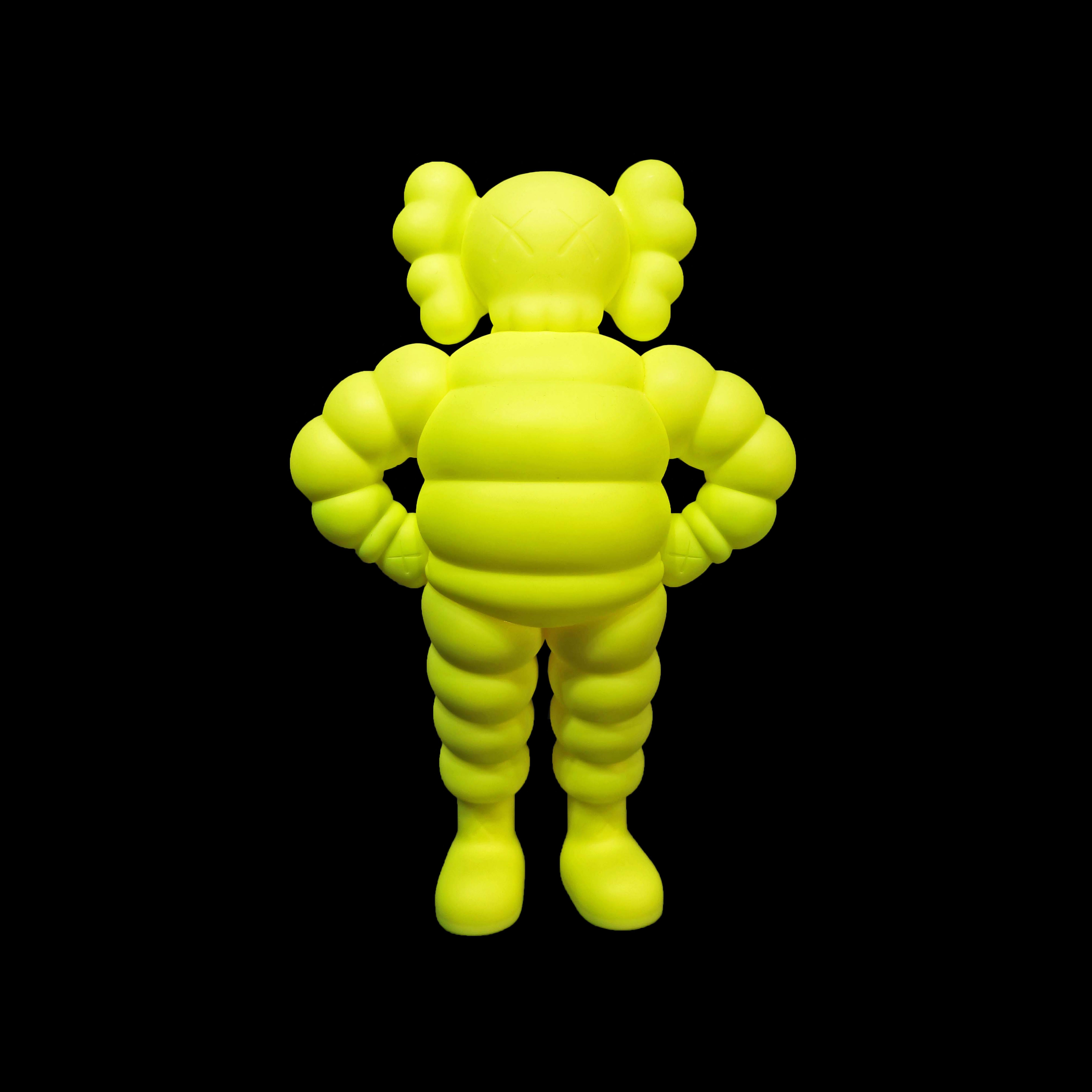 Figure en vinyle jaune «CHUM », 2023 en vente 4