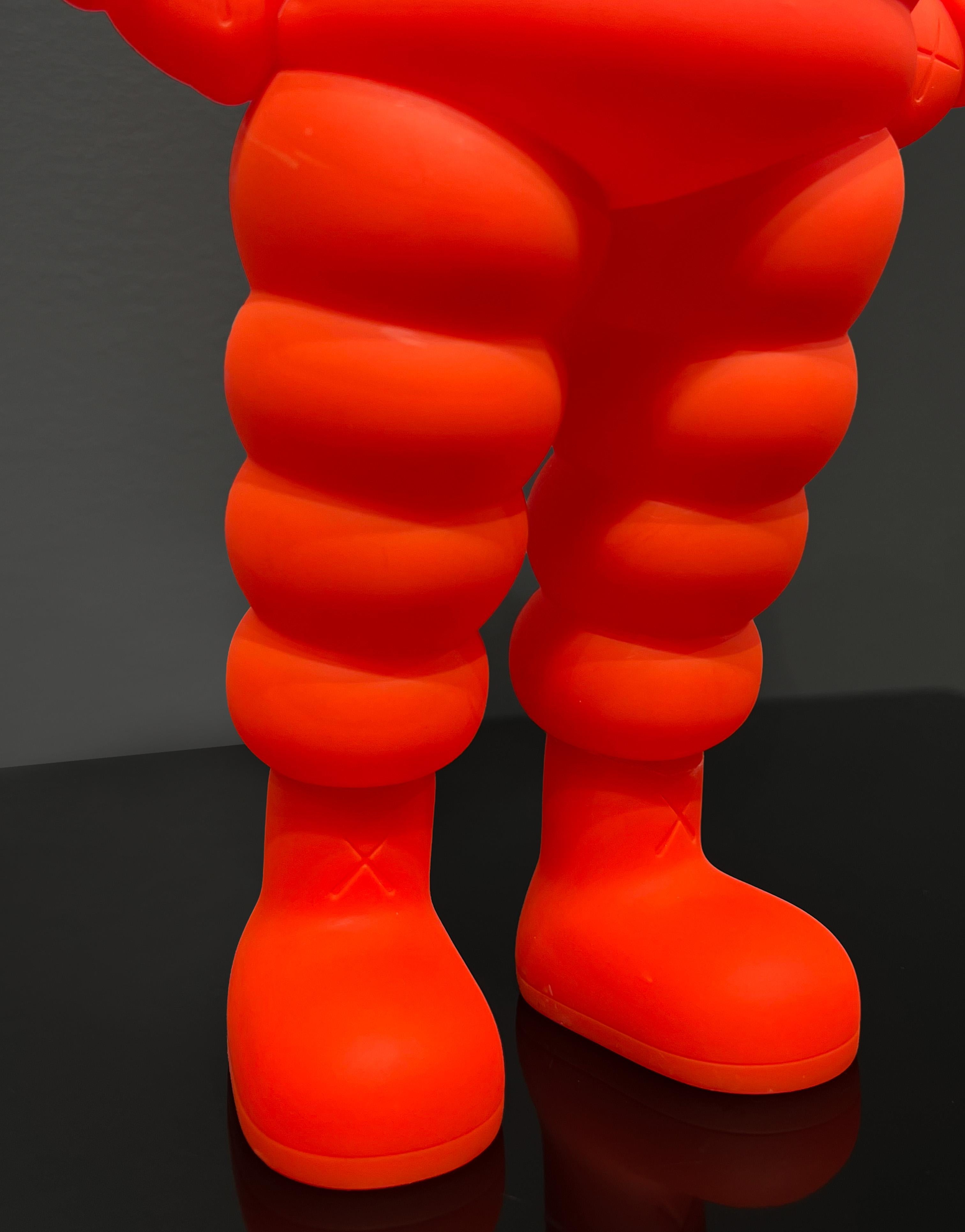 Orangefarbene Vinylfigur „CHUM“, 2023 im Angebot 5