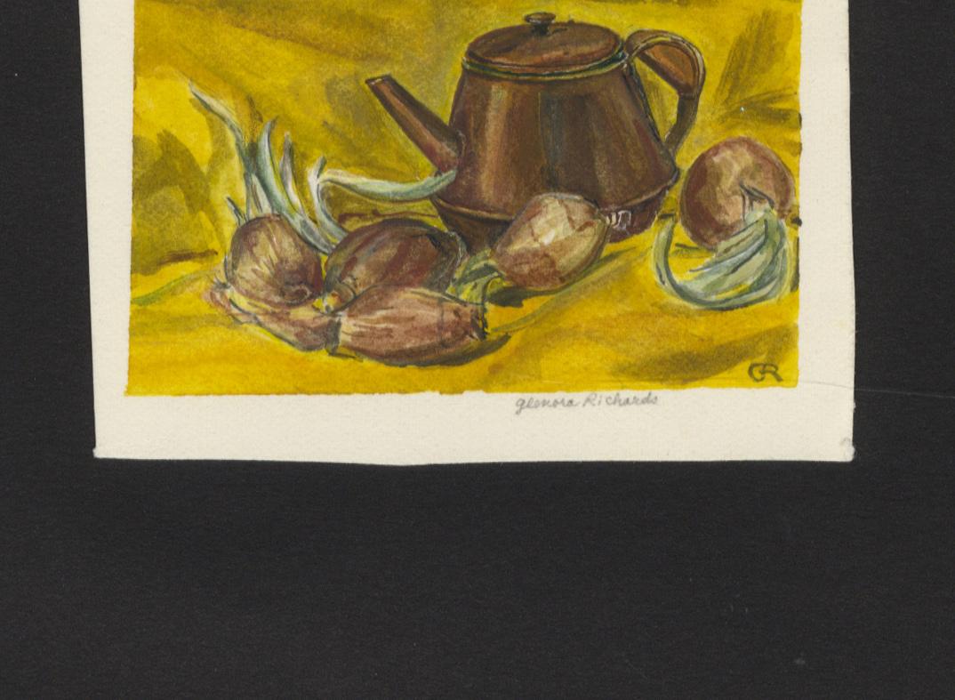 Braune Teekanne in Braun, umgeben von roten Zwiebeln auf gelbem Hintergrund (Realismus), Art, von Glenora Richards