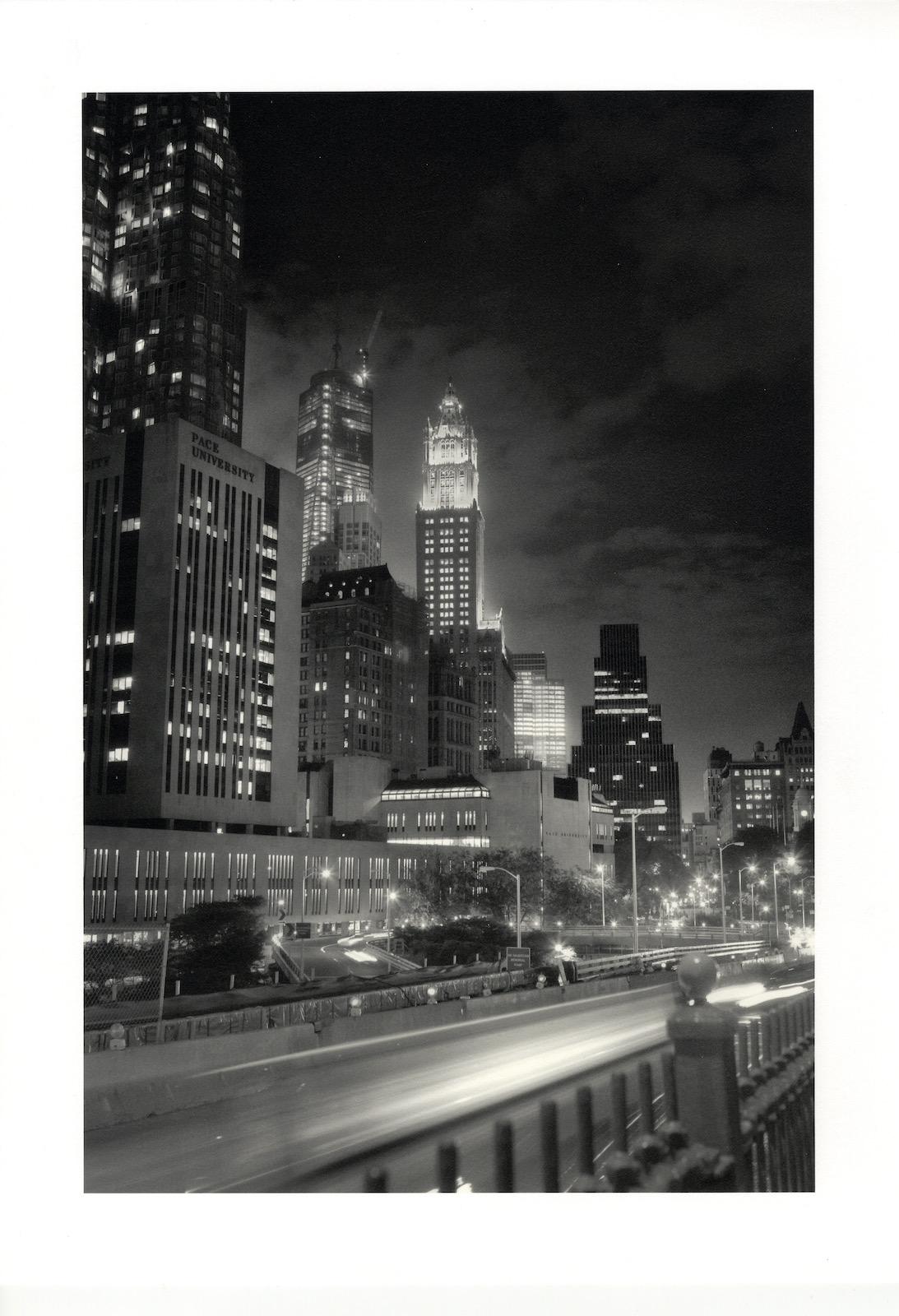 New Yorker Geschwindigkeit (Schwarz), Landscape Photograph, von Laurence Winram