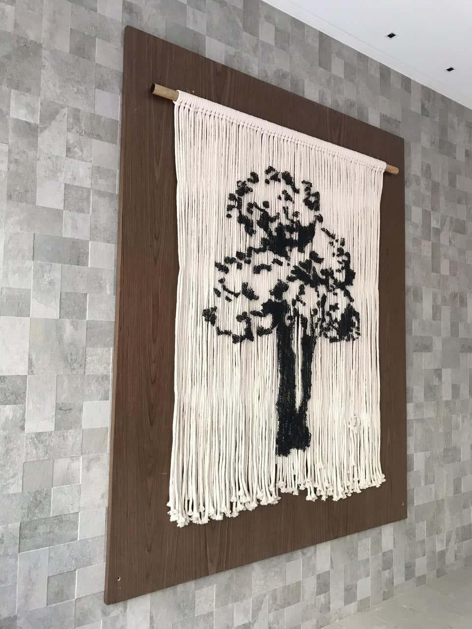 Precioso Árbol Colgante Detallado Sobre Cuerdas en venta 3