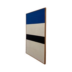 Cálida pieza textil abstracta negra y azul