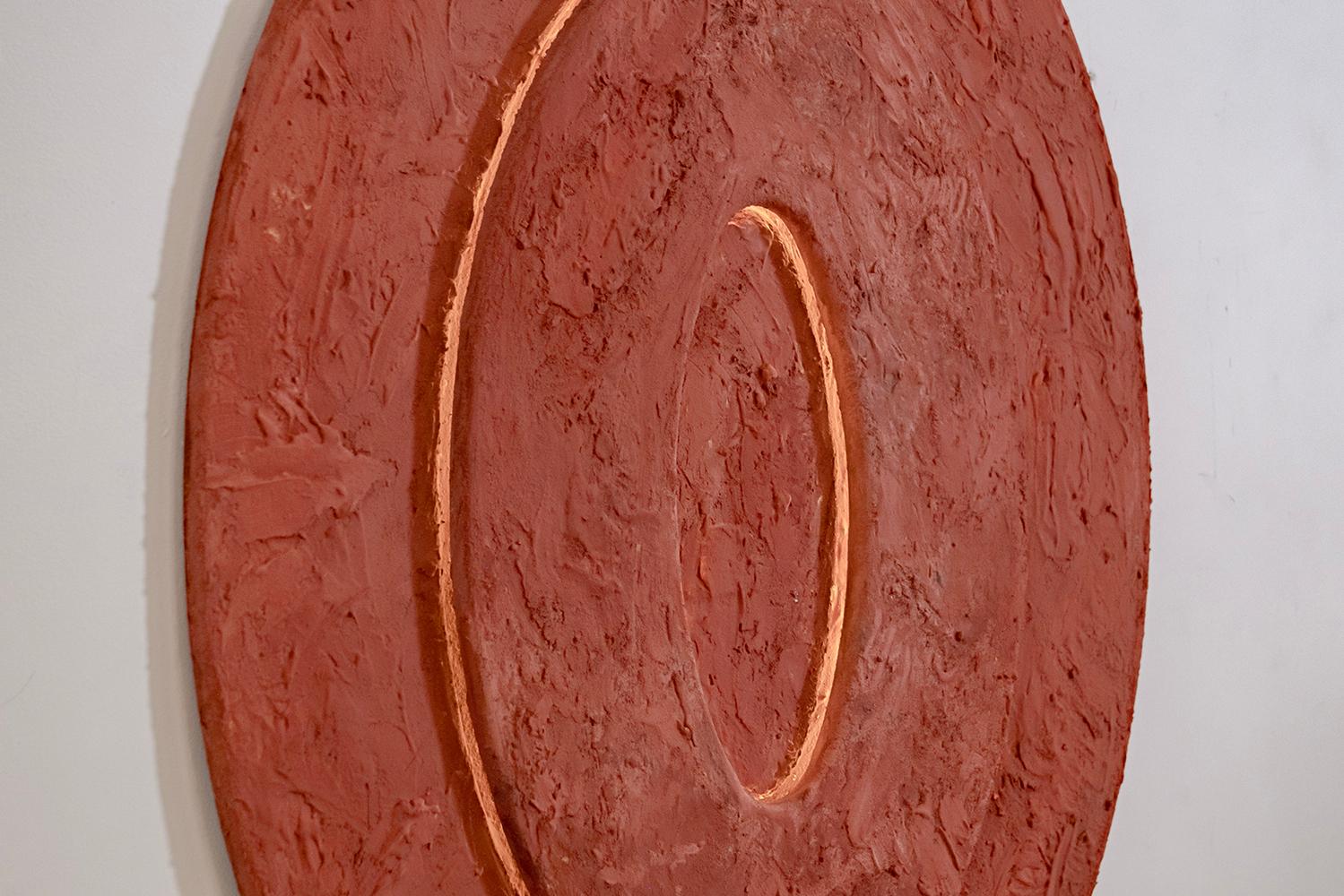 Belle pièce en argile faite à la main avec une lumière chaude - Contemporain Painting par Arozarena De La Fuente