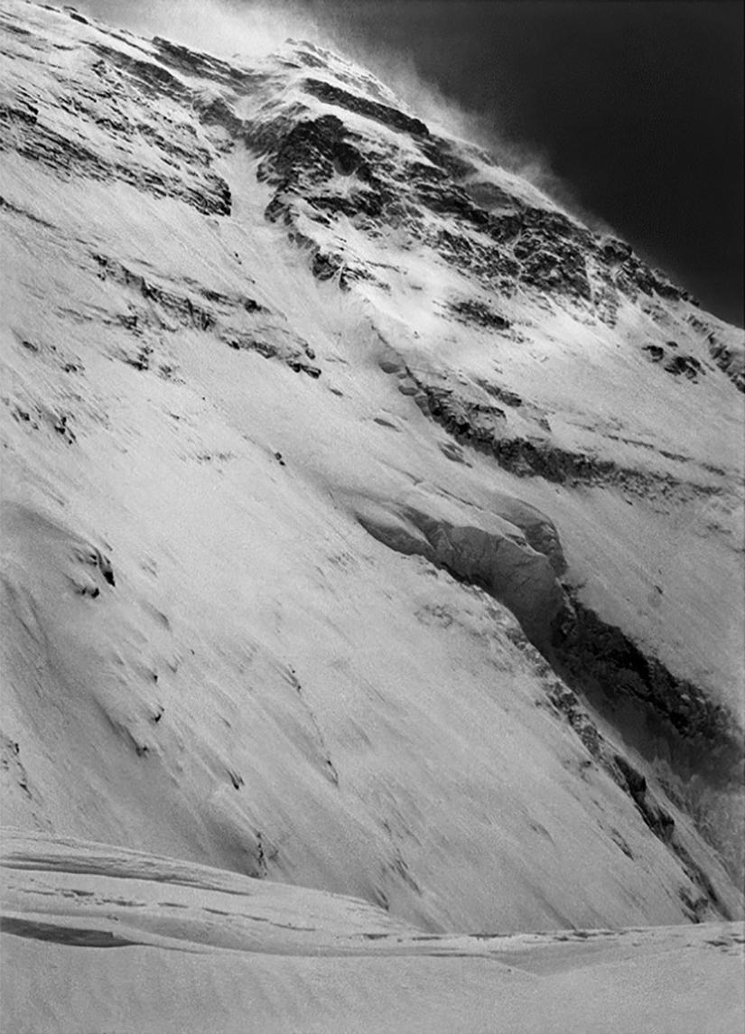 Grand sommet de l'Everest et Grand Couloir au centre du visage du Nord - Photographie de paysage