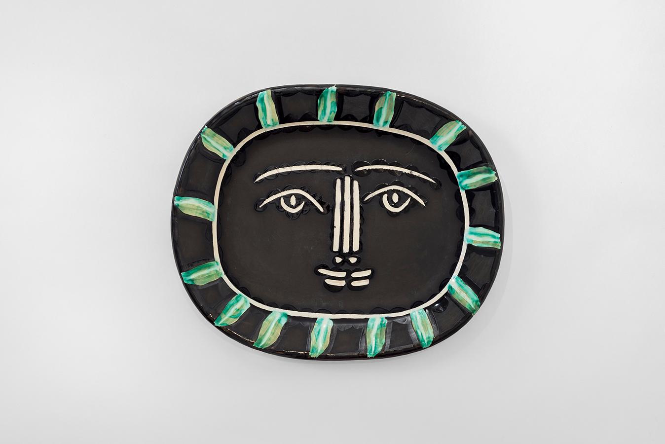 Rectangular dish (A.R. 206)
Inscribed 'Edition Picasso' and 'Madoura' and stamped 'Edition Picasso / Madoura Plein Feu' on reverse
White earthenware clay, decoration in engobes, partially engraved under a brushed glaze
Green, white, black
Length: 14