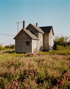 Omaha-Sketchbuch: House in Field, 2005-2018 - Zeitgenössische Fotografie, amerikanisch