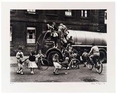 Les enfants autour d'une Lorry, Cowcaddens, Glasgow, 1958 - Roger Mayne