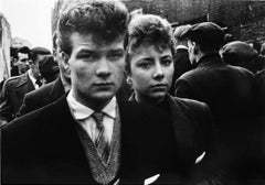 Teddy Boy and Girl, Petticoat Lane, 1956 - Roger Mayne (Schwarz-Weiß)