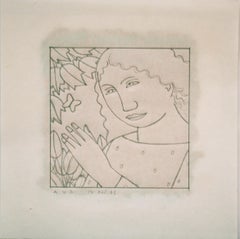 Une femme avec un papillon