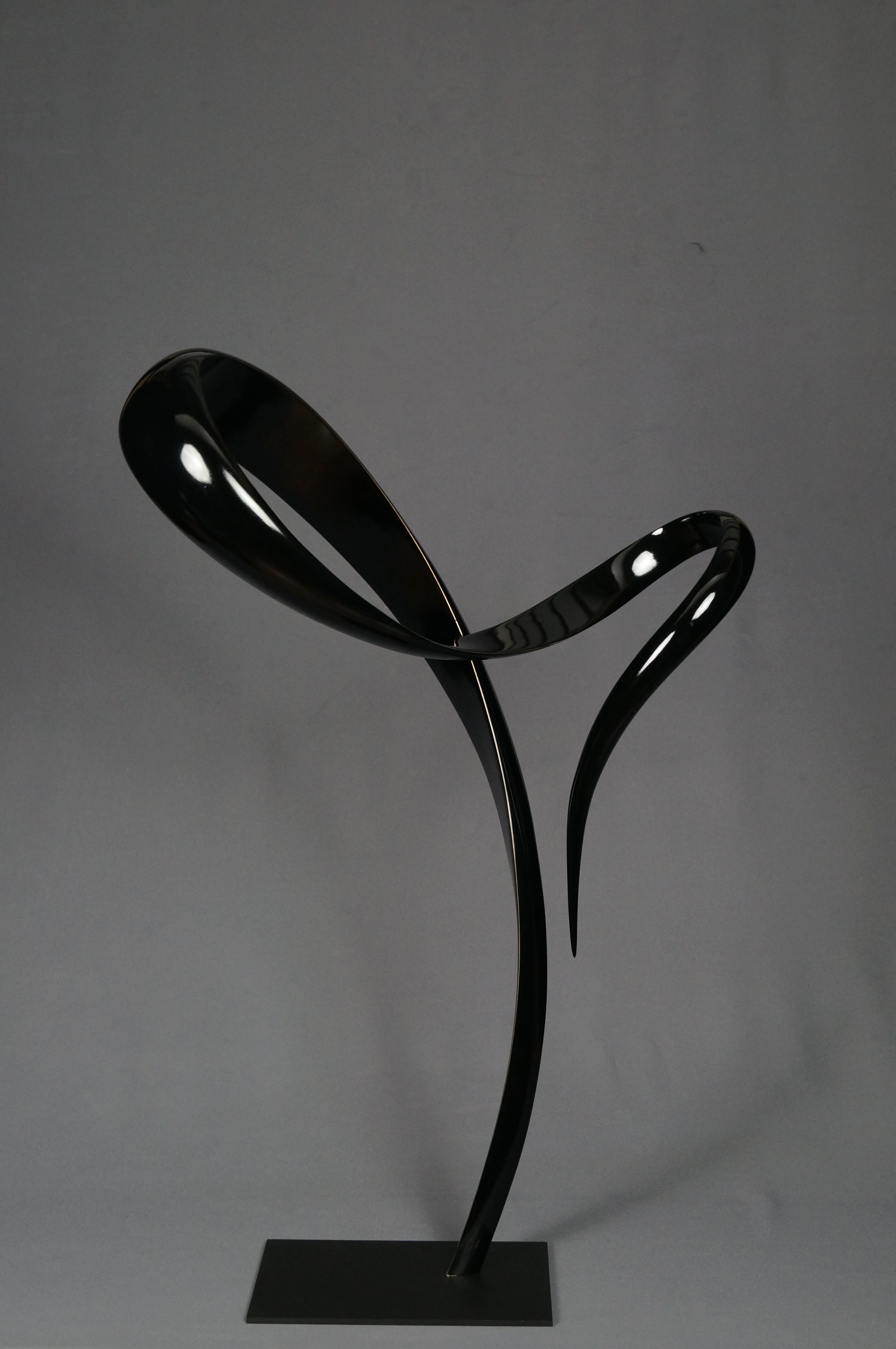 Abstract Sculpture Edouard Hervé - Si ce n'tait pas un rve, sac à main en bronze, laqué noir, n :8/8, poids : 15 kg