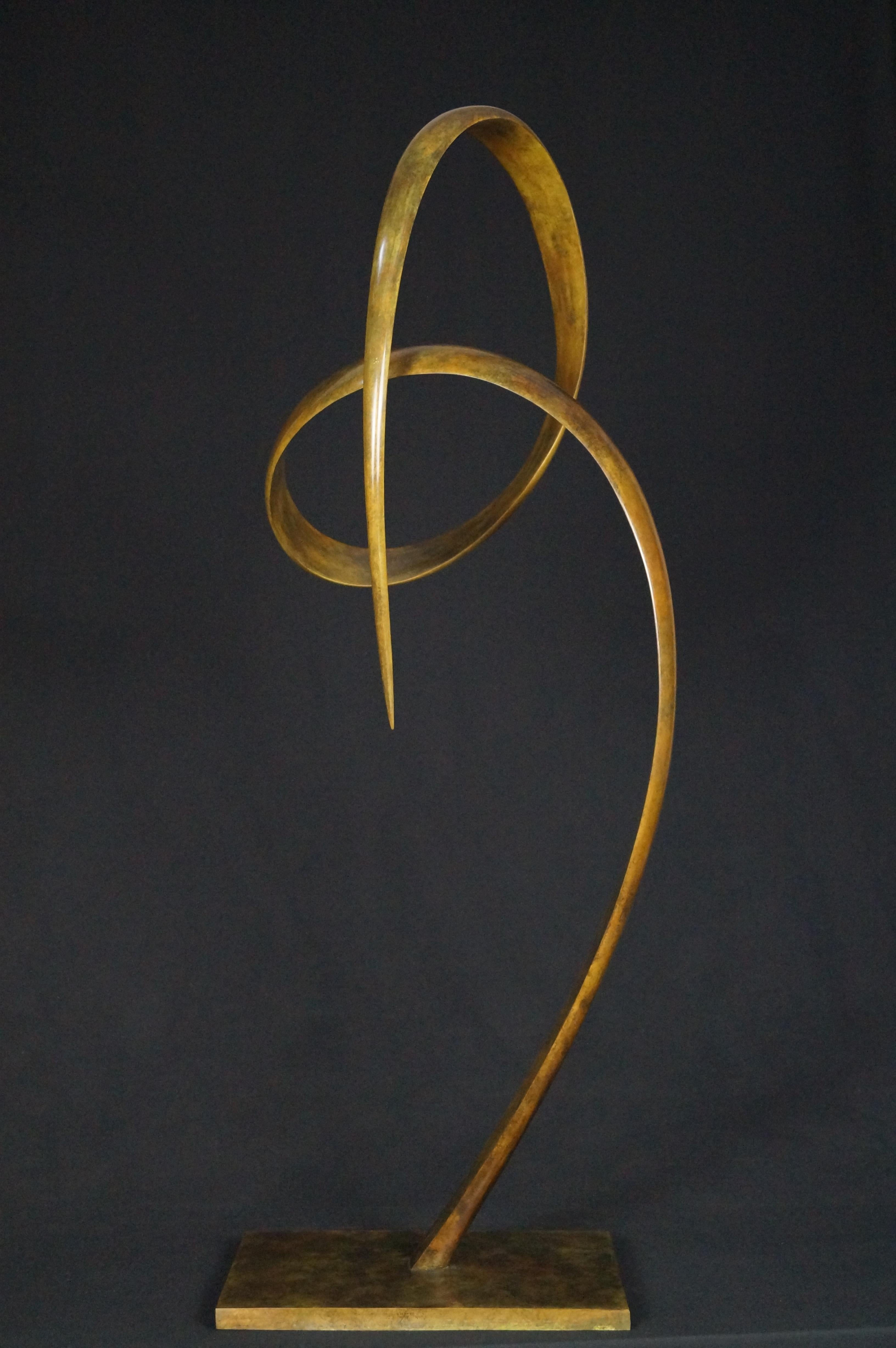 Edouard Hervé Abstract Sculpture - Flamenco, bronze sculpture, golden patina, n: EA I / IV , wieght: 17Kg