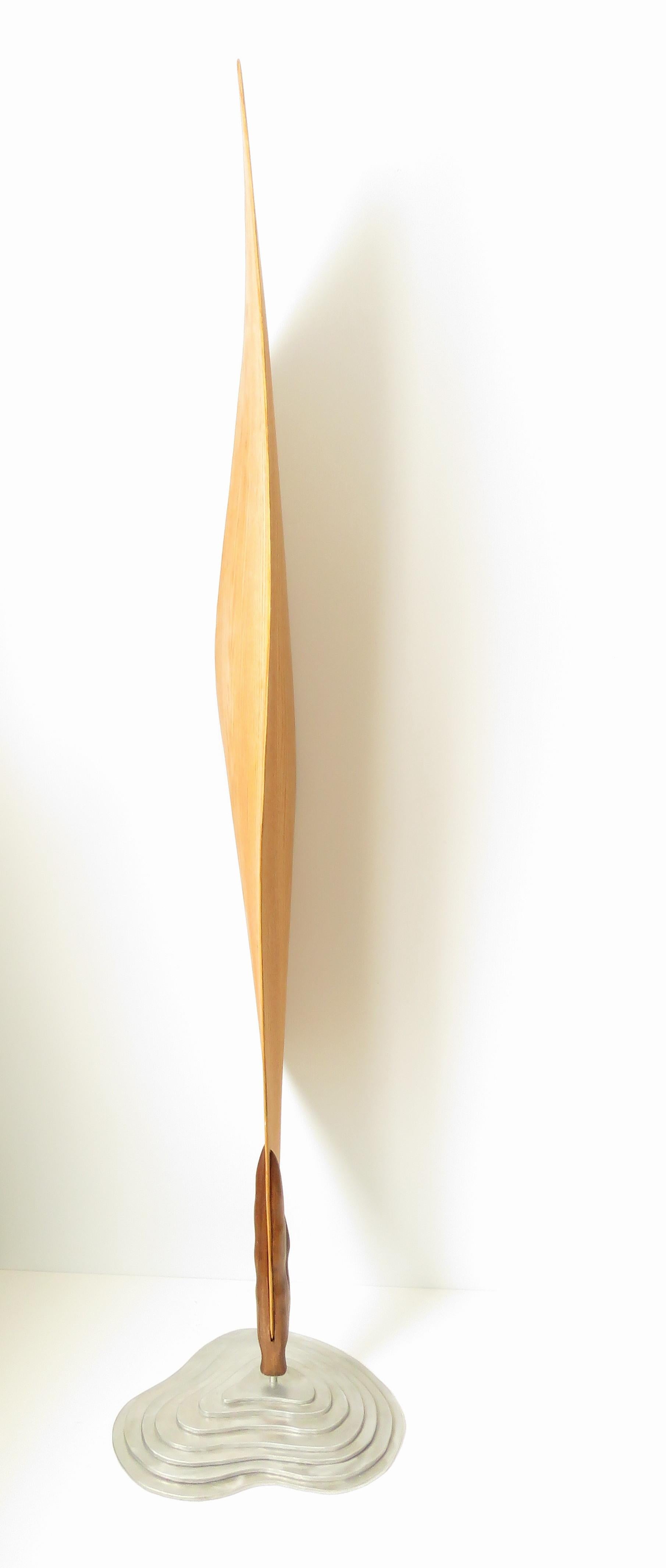 Cocon (bois chêne rouge oiseau art abstrait sculpture zen piédestal minimal pea pod) - Minimaliste Sculpture par Eric Tardif