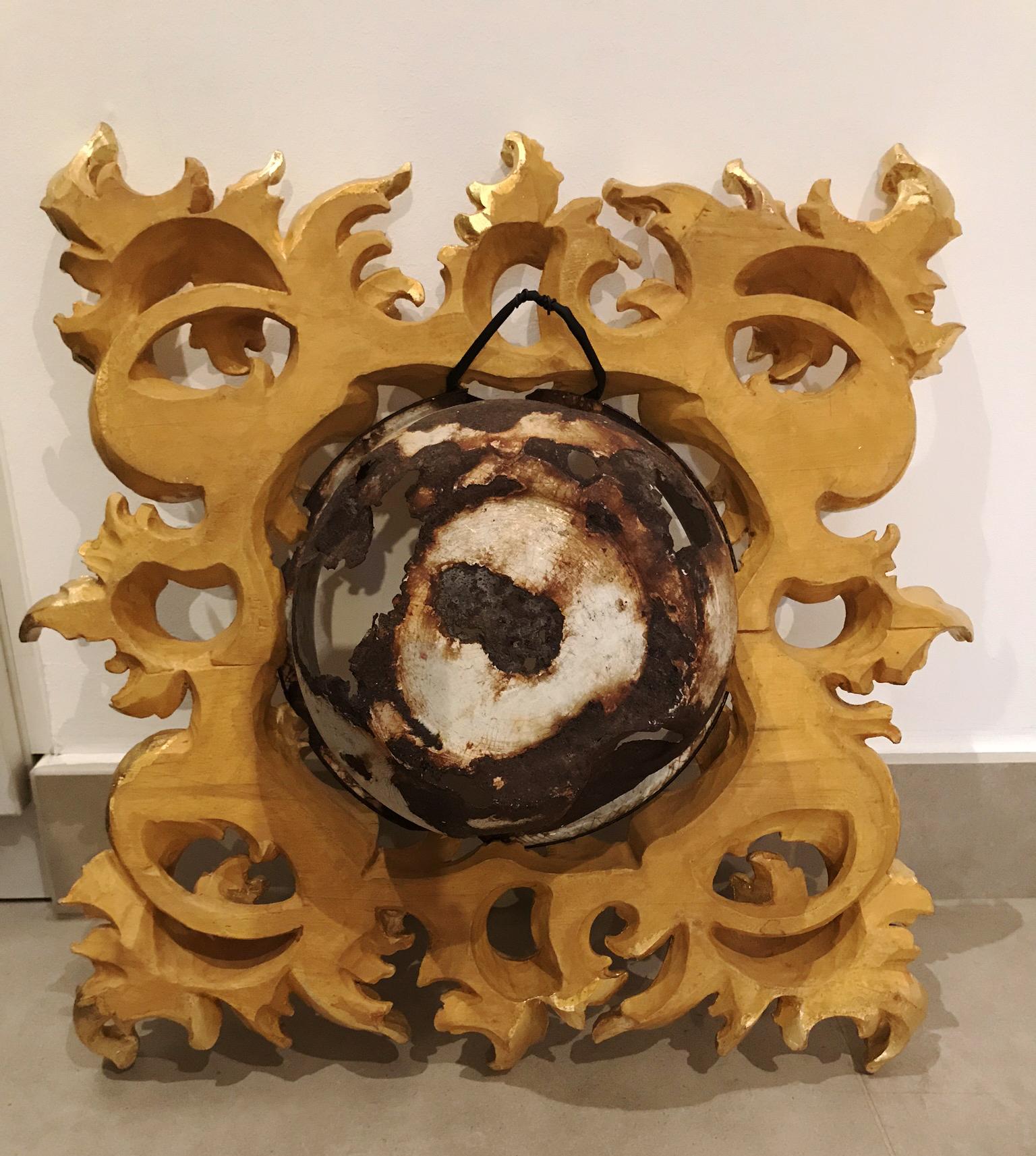 Outside–Inside, Renaissance style, gold carved wood, reclaimed rusted enamel pot For Sale 4